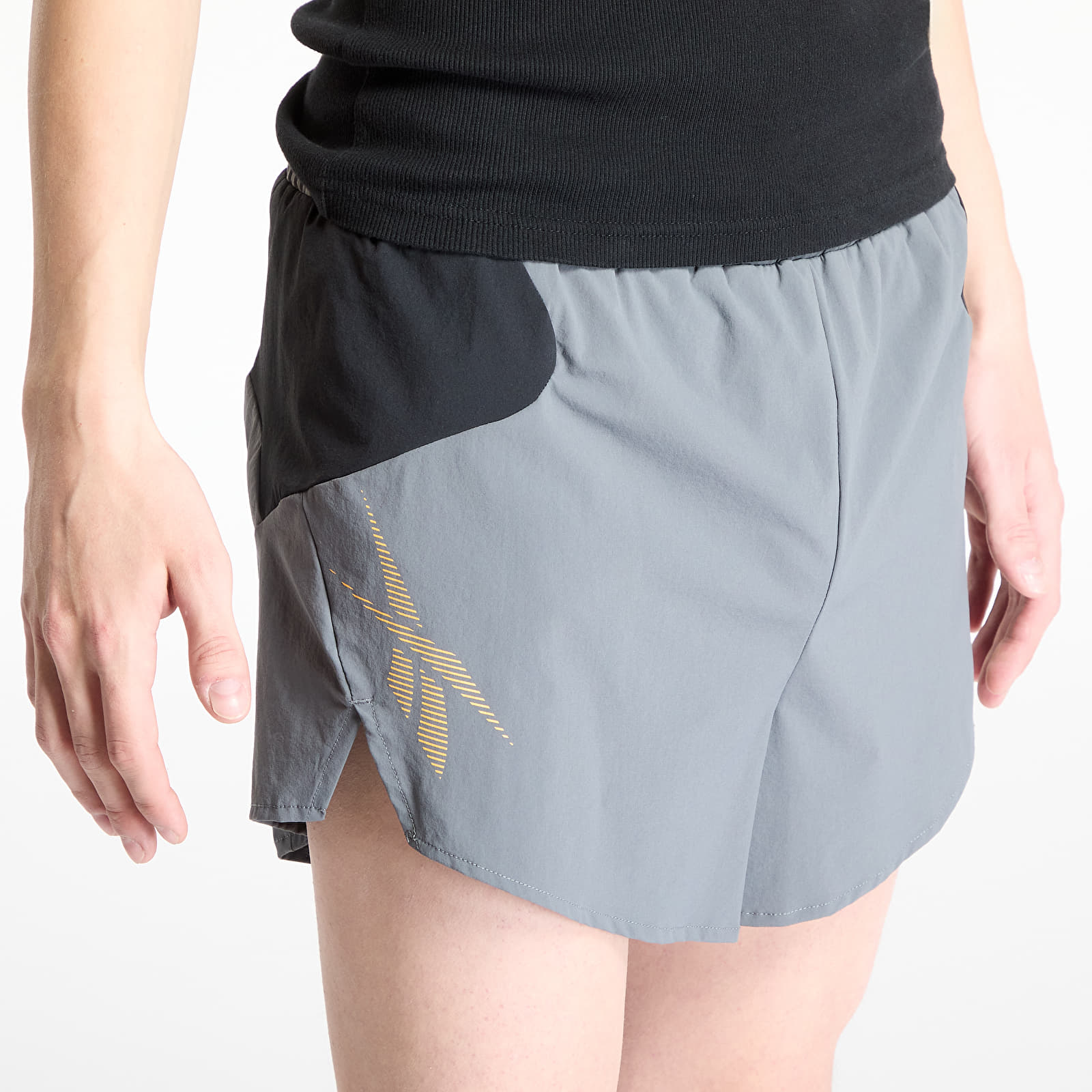Pantaloni scurți pentru bărbați Reebok Run Shorts Grey 3/ Washed Black