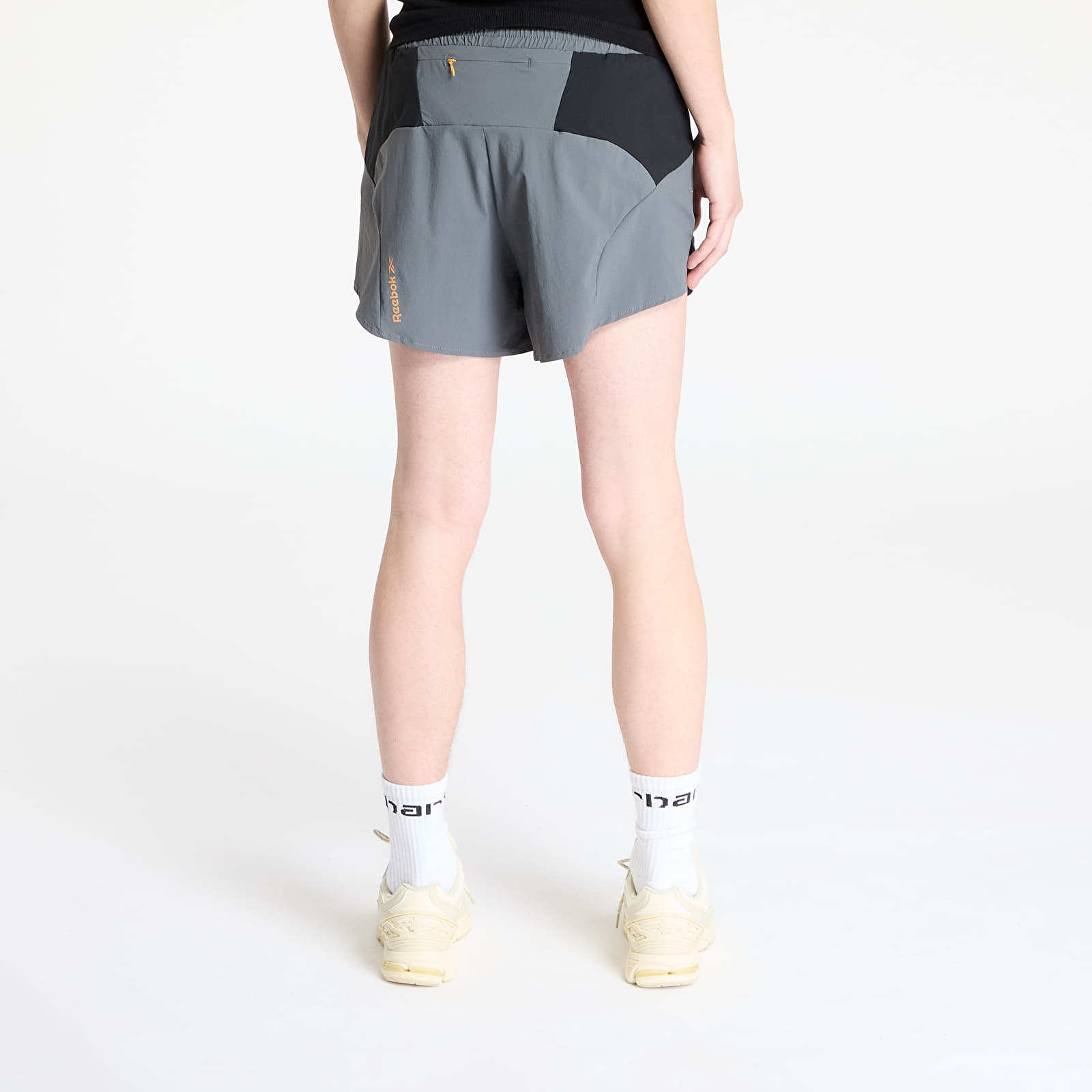 Pantaloni scurți pentru bărbați Reebok Run Shorts Grey 3/ Washed Black