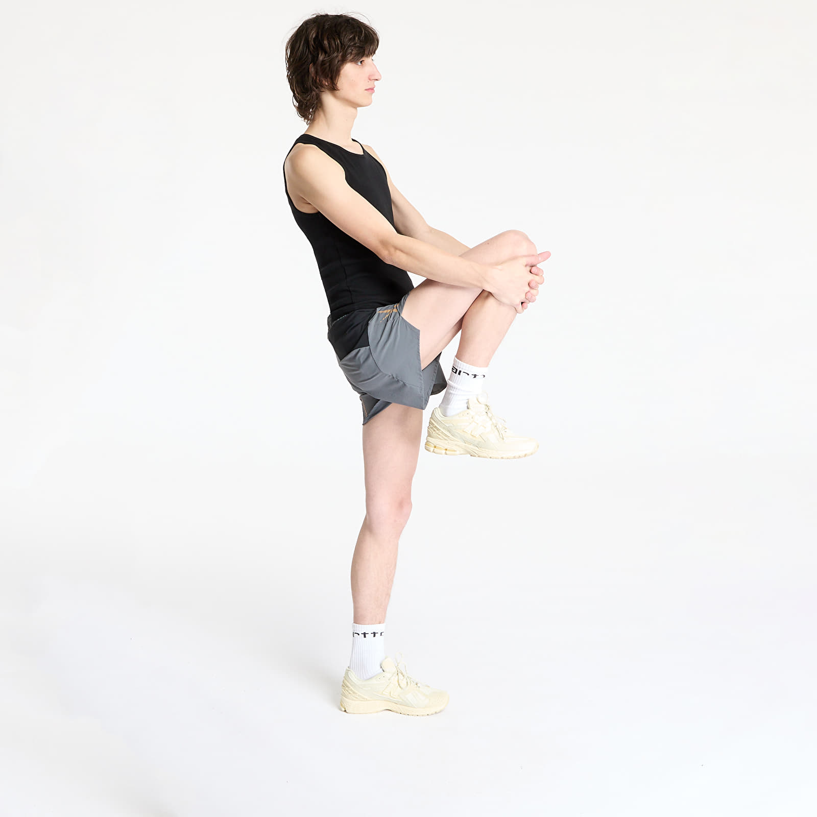 Pantaloni scurți pentru bărbați Reebok Run Shorts Grey 3/ Washed Black