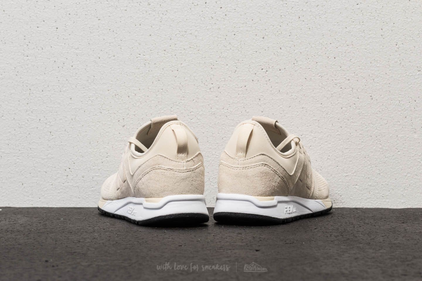 New balance 247 discount cream trainers