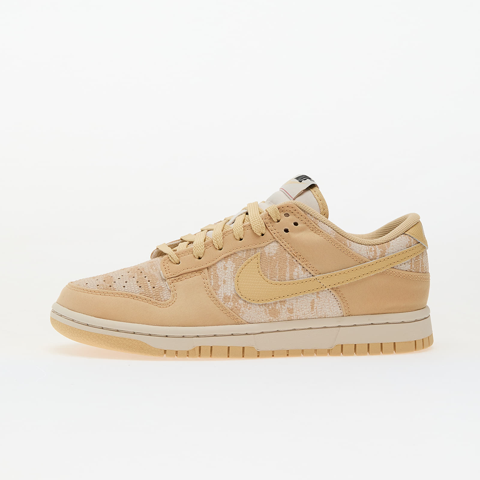 Levně Tenisky Nike W Dunk Low Lt Orewood Brn/ Sesame-University Red