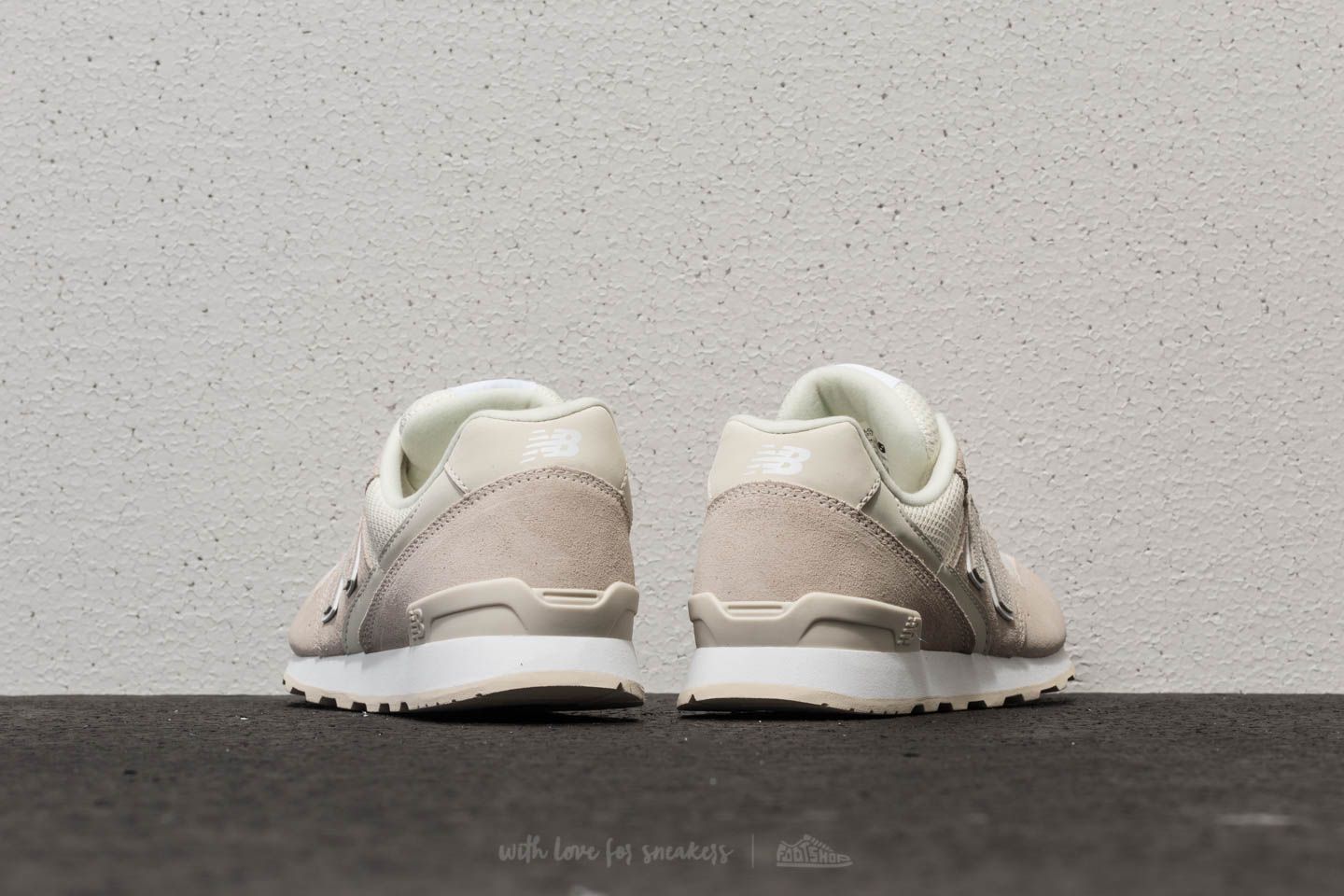 Women s shoes New Balance 996 Cream Grey Footshop