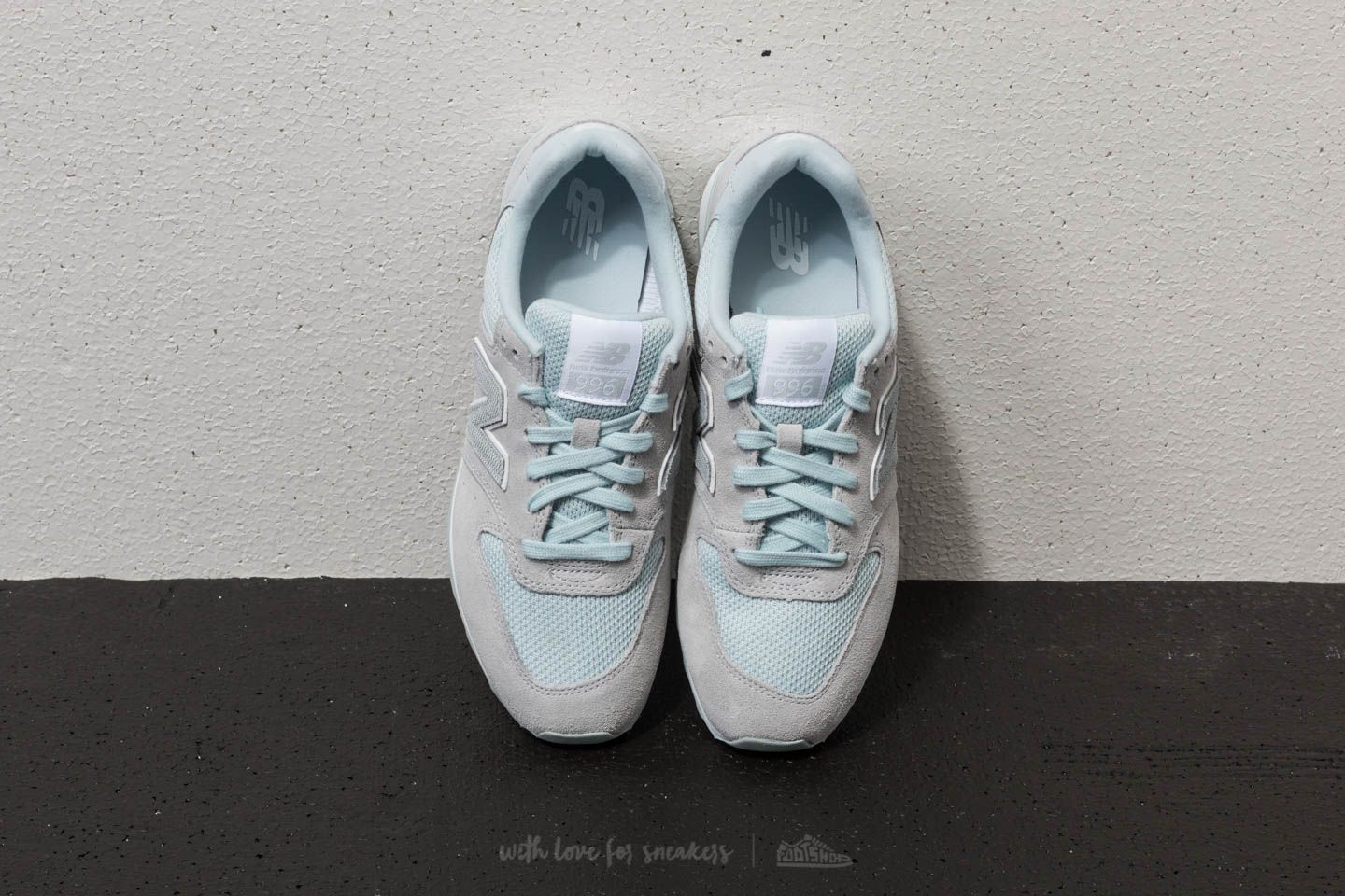 New balance sales light porcelain blue