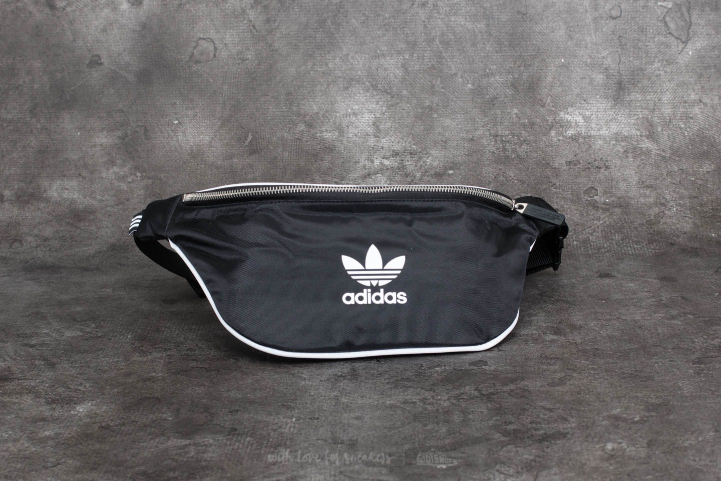 Hippe vesker adidas Waist Bag Black