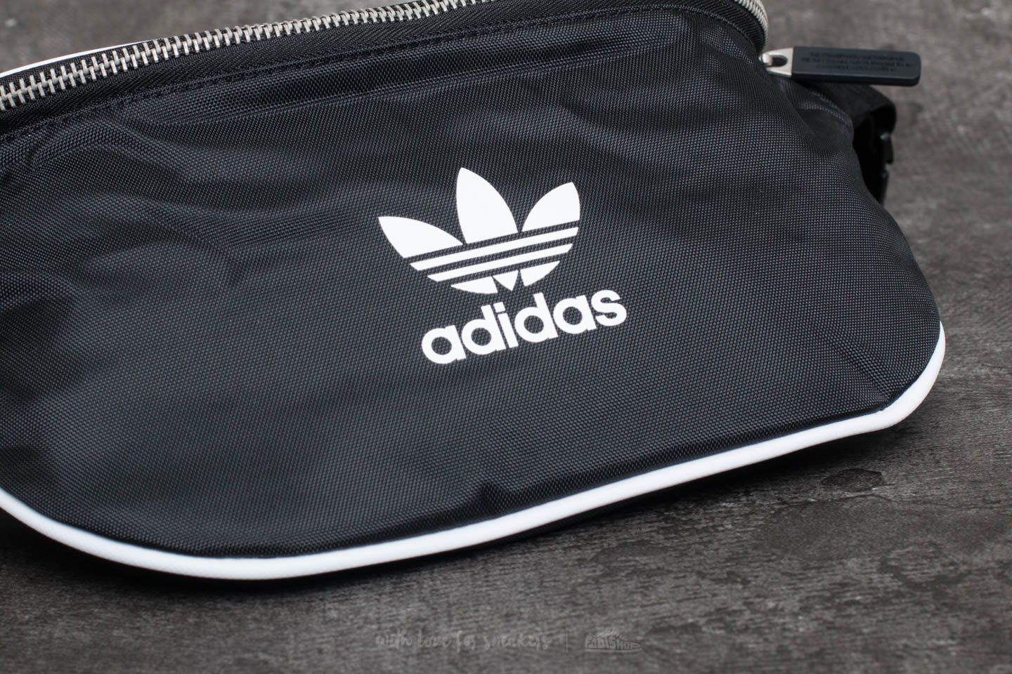 Hippe vesker adidas Waist Bag Black