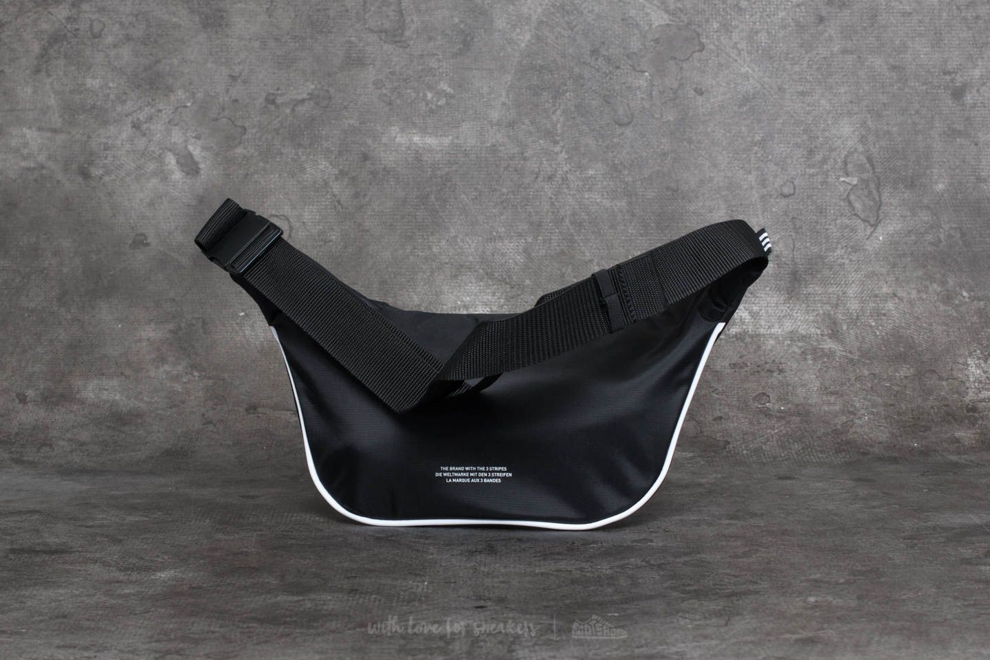 Hippe vesker adidas Waist Bag Black