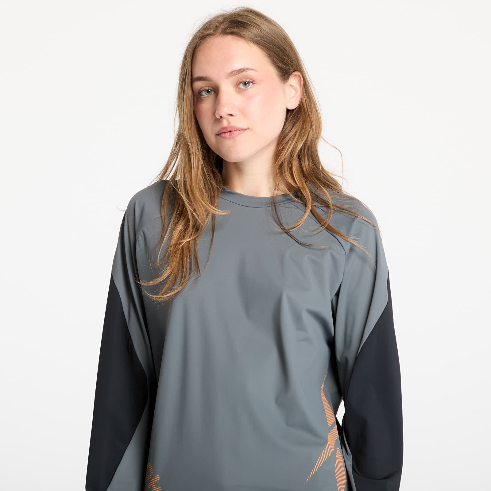 T-Shirts Reebok Longsleeve Run Tee UNISEX Grey 3/ Washed Black