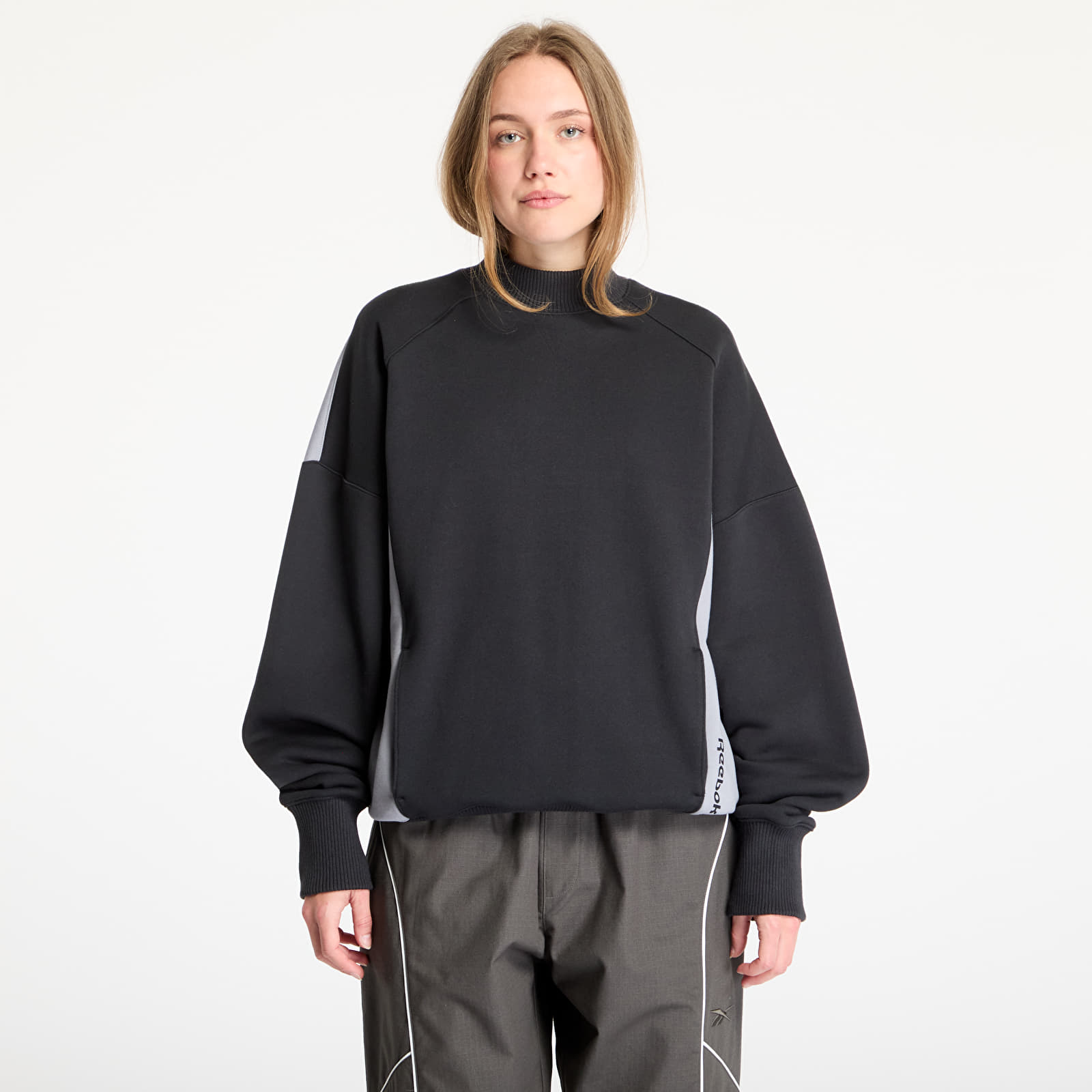 Hoodies and sweatshirts  Reebok French Terry Crewneck UNISEX Washed Black/ Grey 3