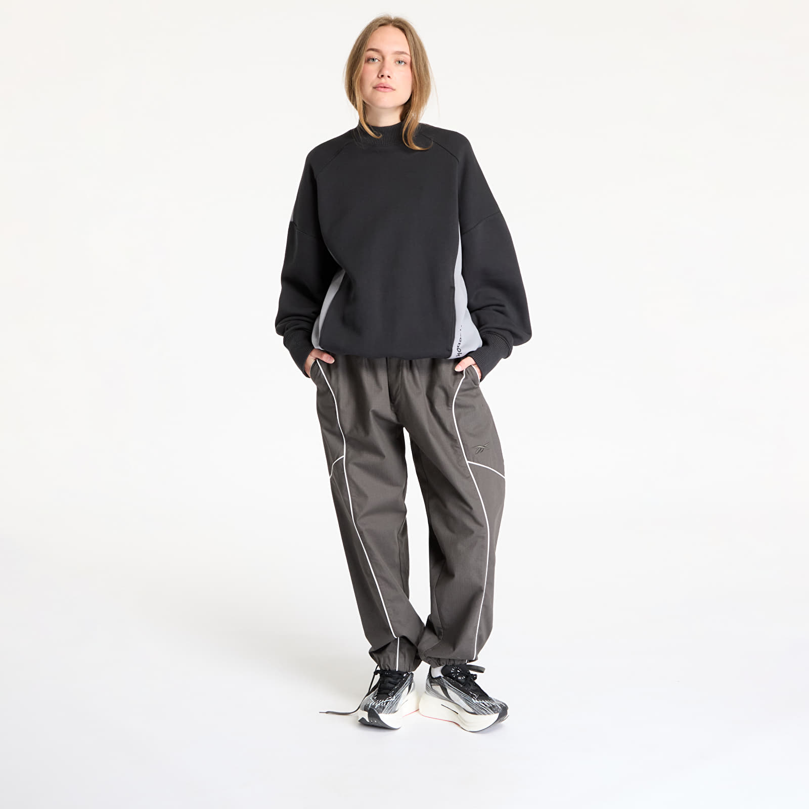 Hoodies and sweatshirts  Reebok French Terry Crewneck UNISEX Washed Black/ Grey 3