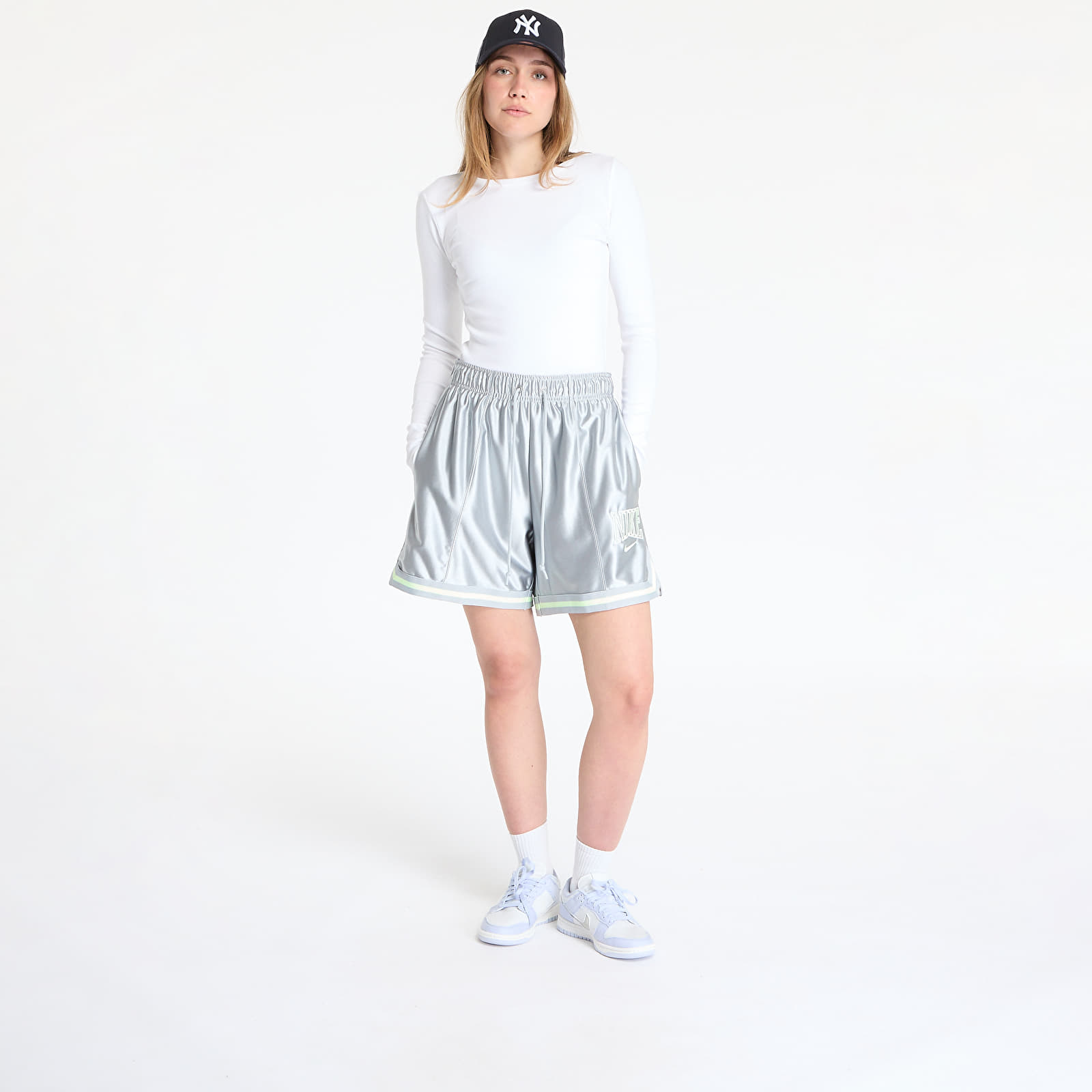 Naiste lühikesed püksid Nike Sportswear Women's Loose Mid-Rise Graphic Shorts Lt Smoke Grey/ Barely Volt/ Barely Volt