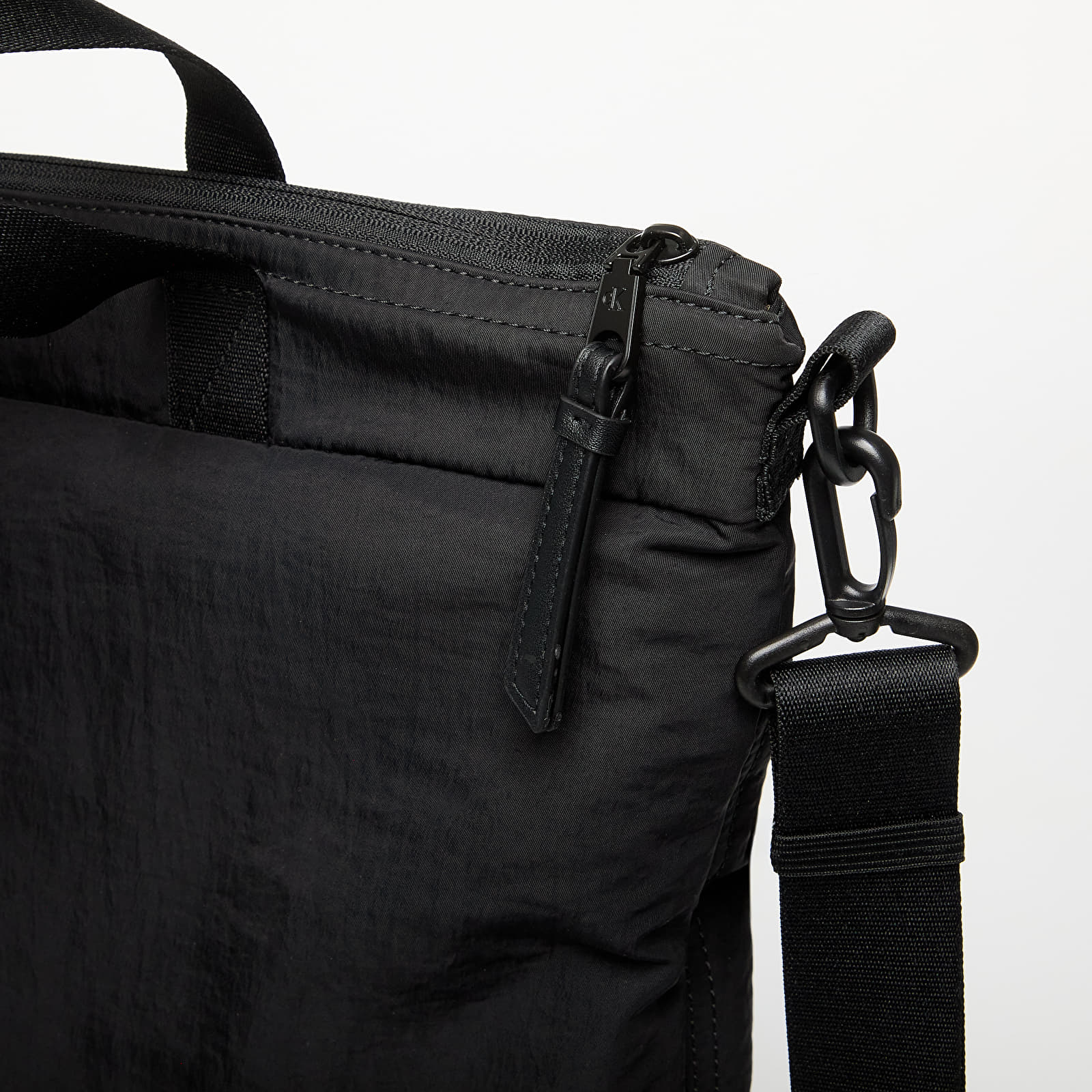 Malas de tiracolo Calvin Klein Jeans Metro Nylon Helmet Bag Black