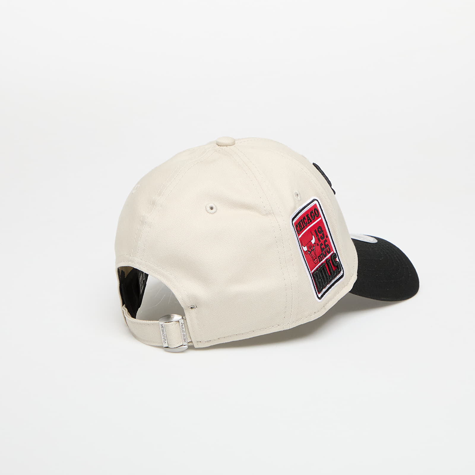 Caps New Era Chicago Bulls 9FORTY Contrast Patch Adjustable Cap Stone/ Black