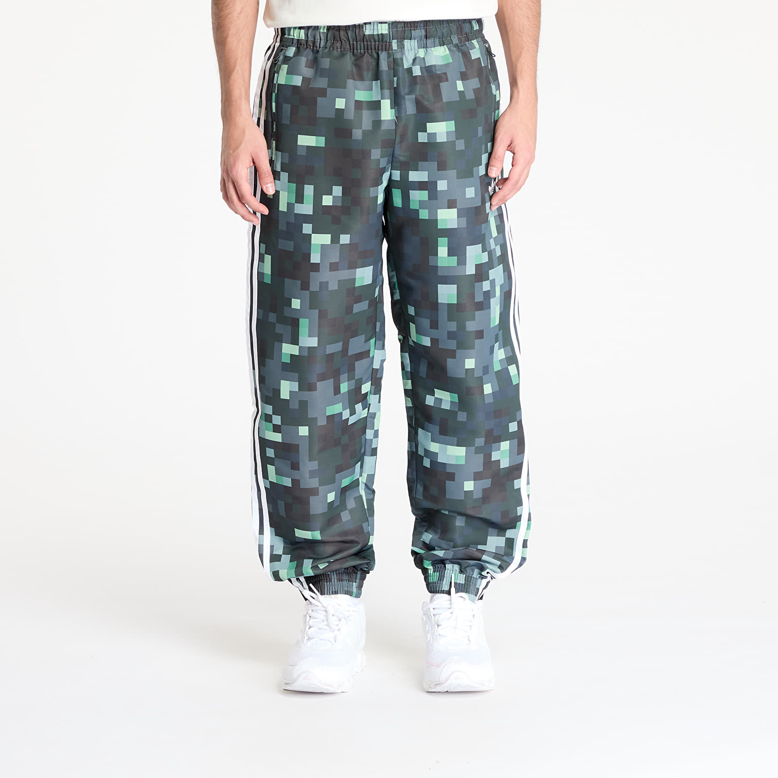Hosen und Jeans - Herrenkleidung adidas x Minecraft Trackpant Green/ Silver Pebble/ Magic Lime