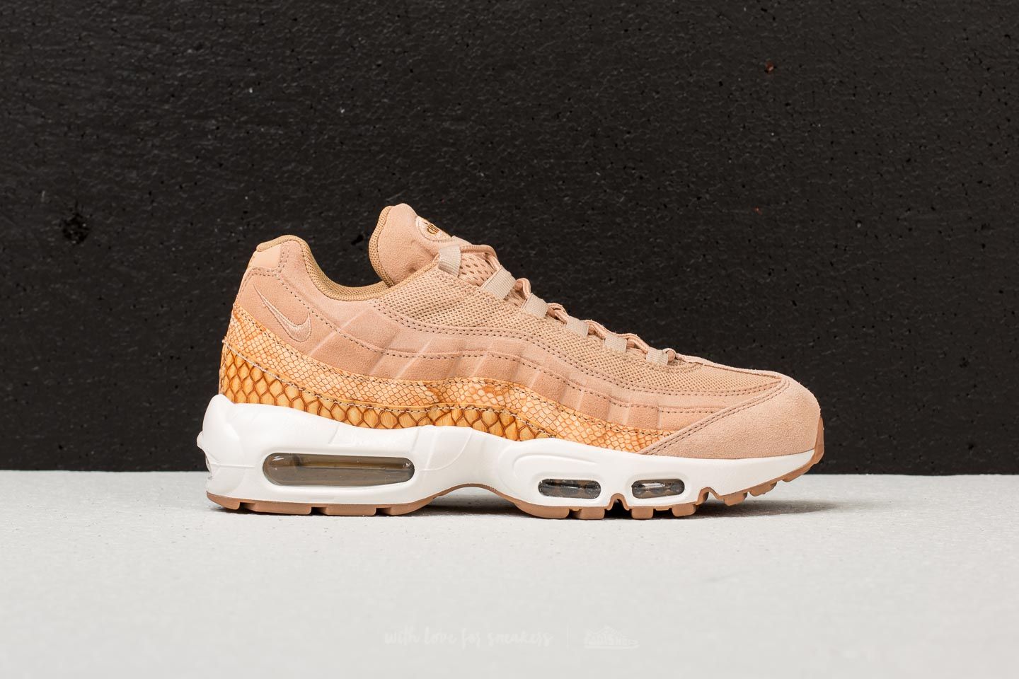 nike air max 95 beige suede