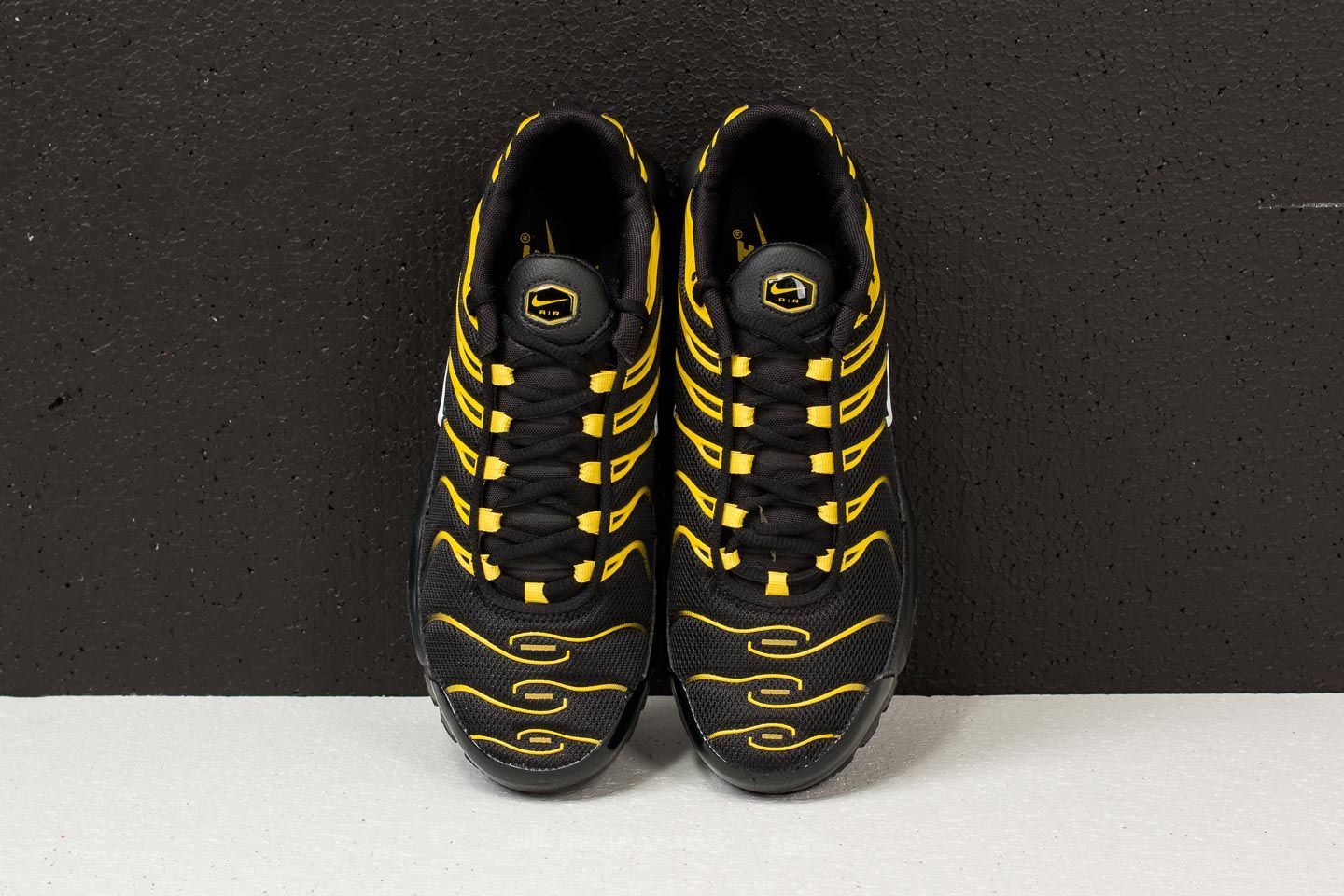 Air max plus black/ white-vivid sulfur top