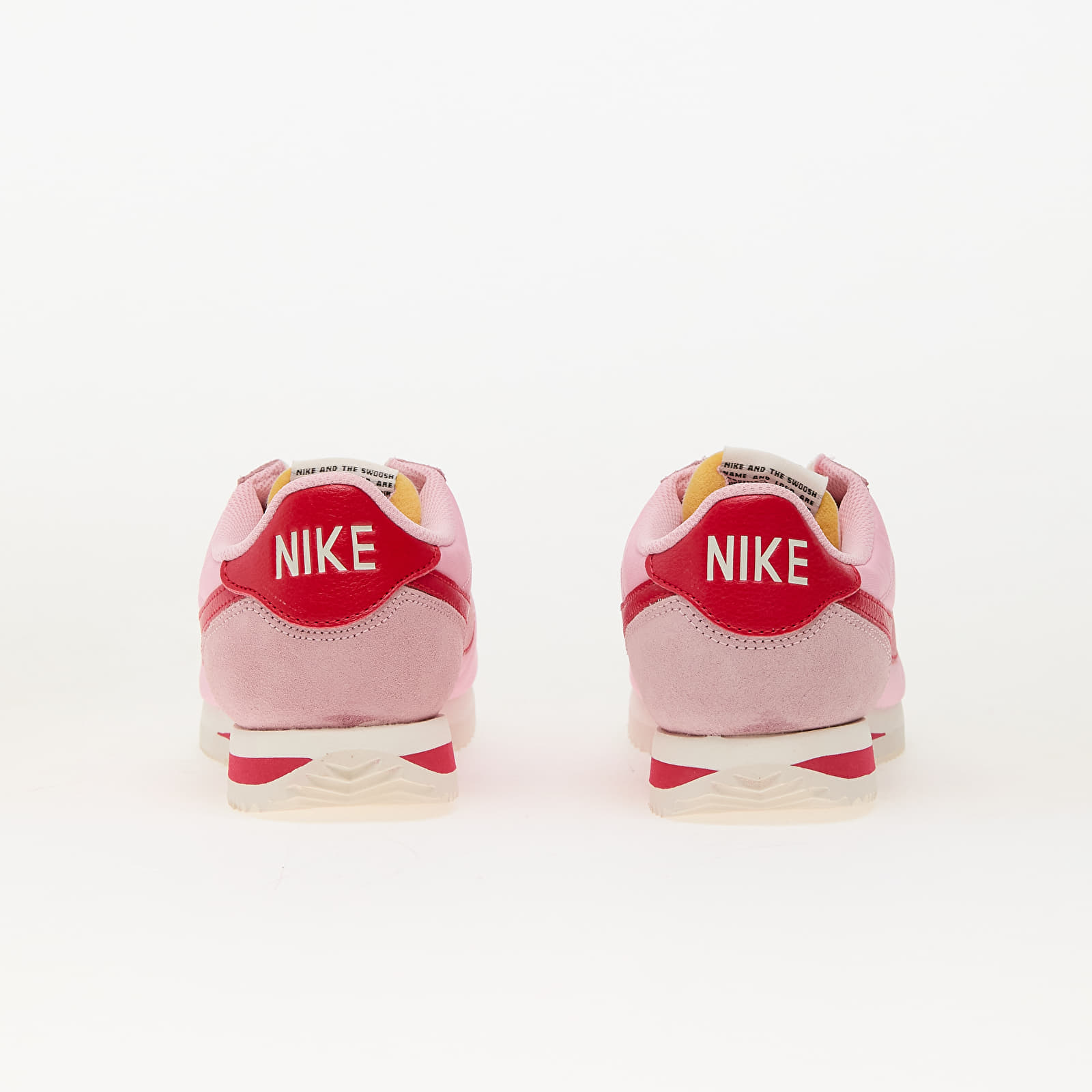 Sko til kvinder Nike W Cortez Textile Med Soft Pink/ Fire Red-Sail-Team Orange