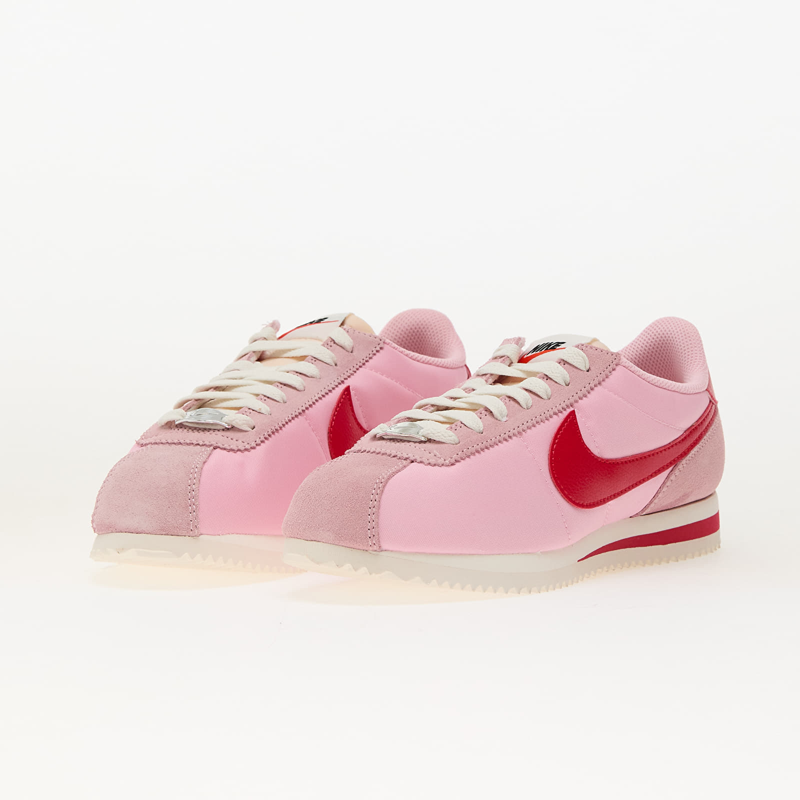 Sko til kvinder Nike W Cortez Textile Med Soft Pink/ Fire Red-Sail-Team Orange
