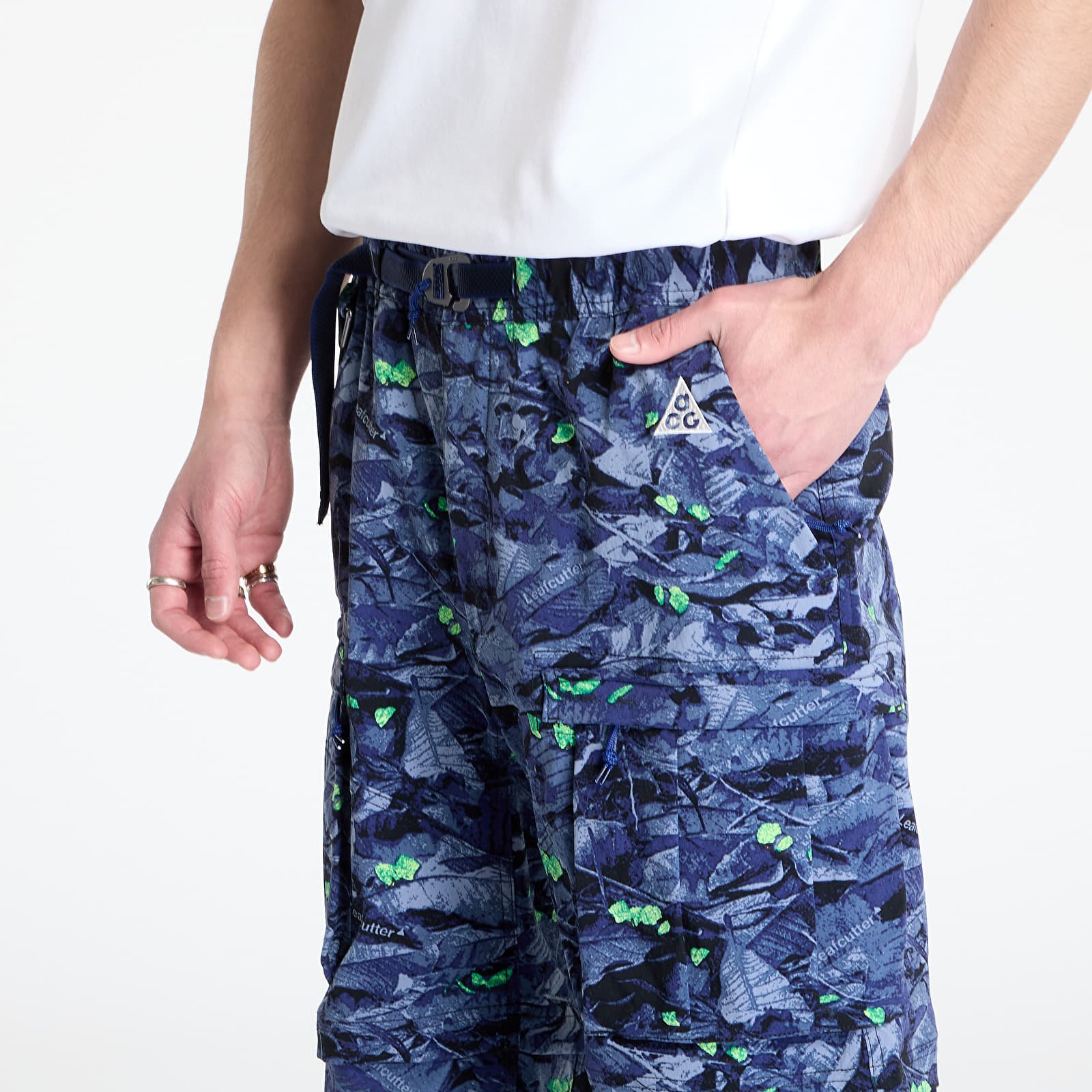 Broeken voor heren Nike ACG "Smith Summit" Water-Repellent UV Cargo Pants Midnight Navy/ Blue Void/ Summit White