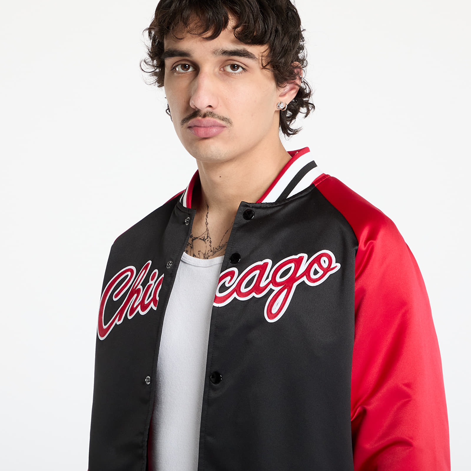 Jacken Mitchell & Ness NBA Double Clutch Lw Satin Vintage Logo Bulls Jacket Black/ Scarlet