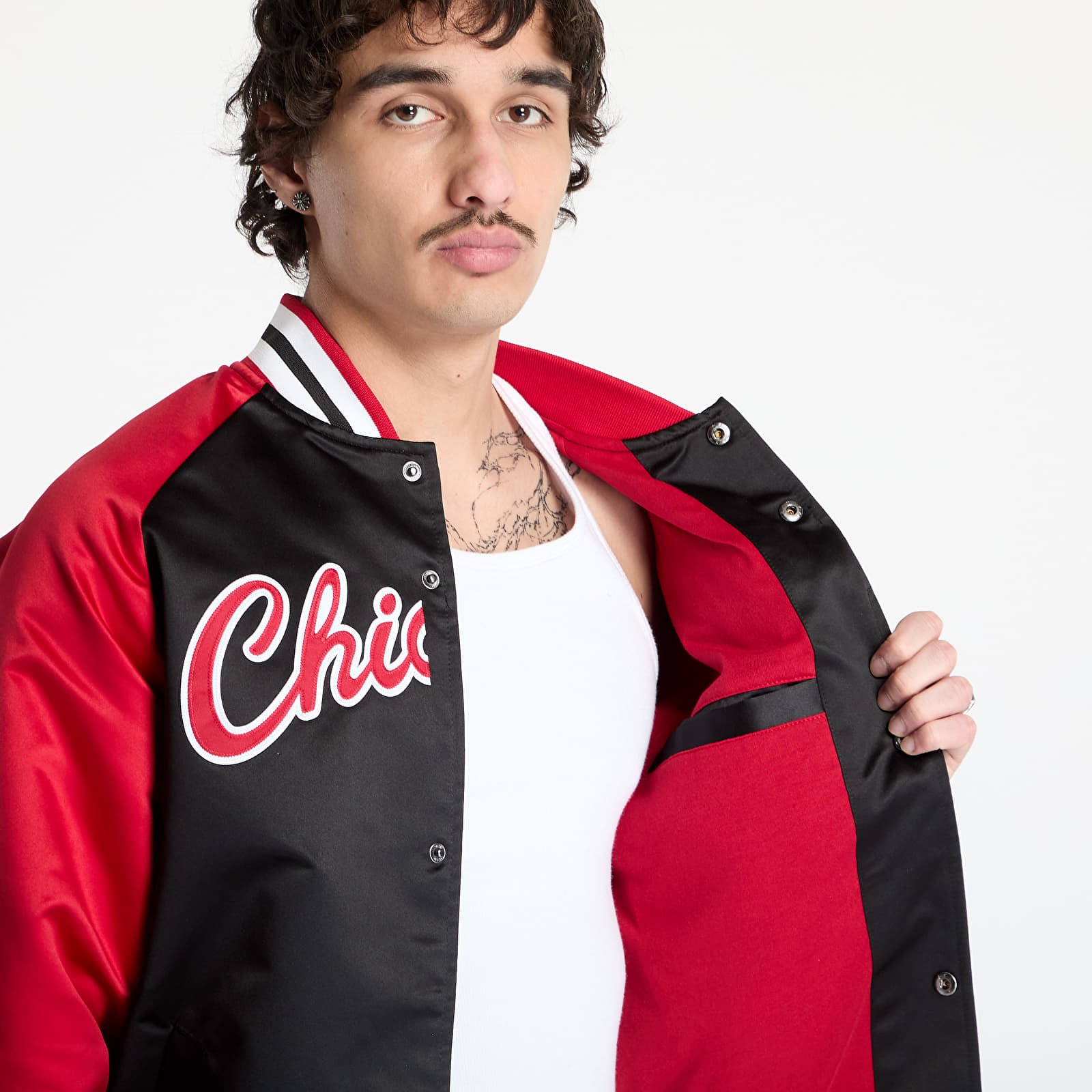 Jacken Mitchell & Ness NBA Double Clutch Lw Satin Vintage Logo Bulls Jacket Black/ Scarlet