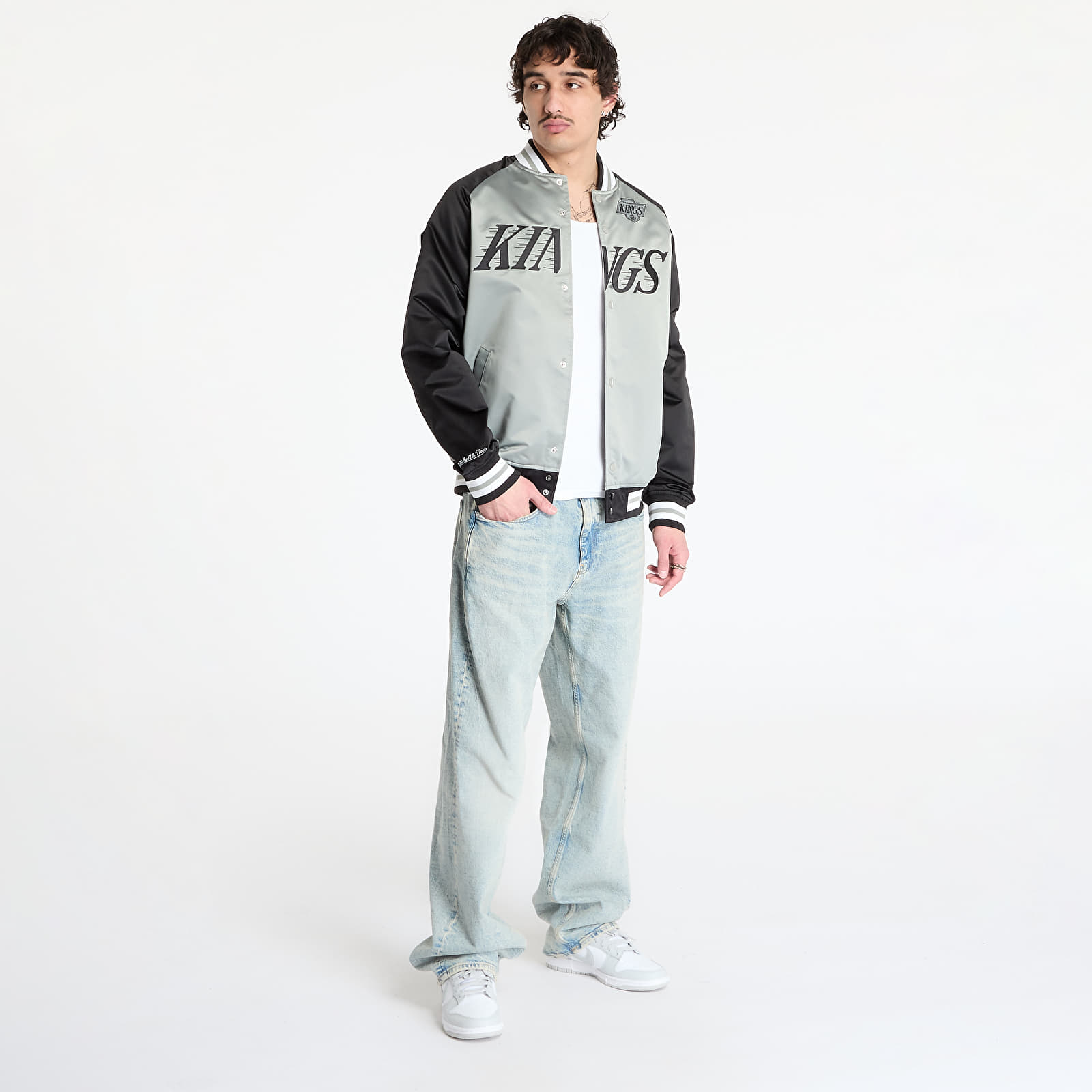 Jackets Mitchell & Ness NHL Double Clutch Lw Satin Vintage Logo Kings Jacket Grey/ Black