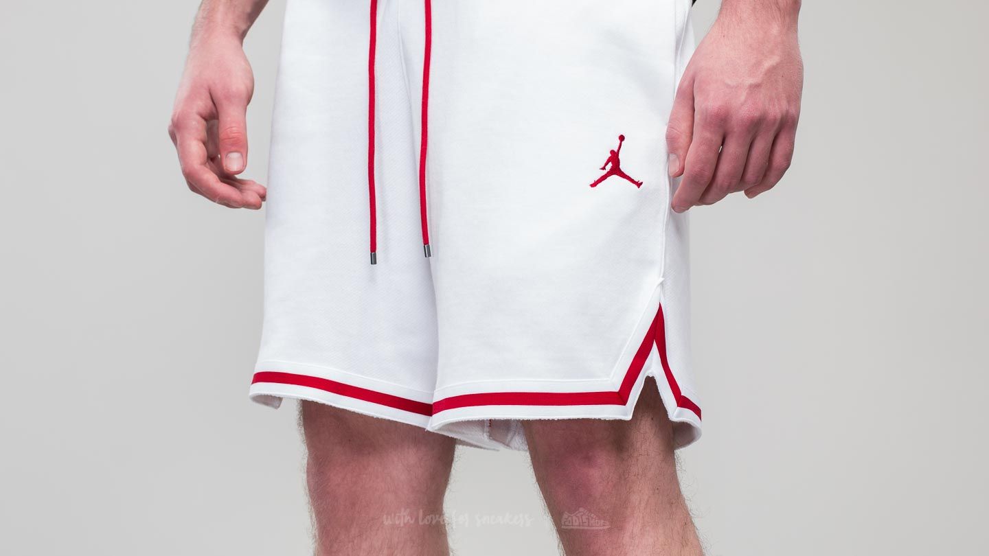 Jordan wings lite hotsell 1988 fleece shorts