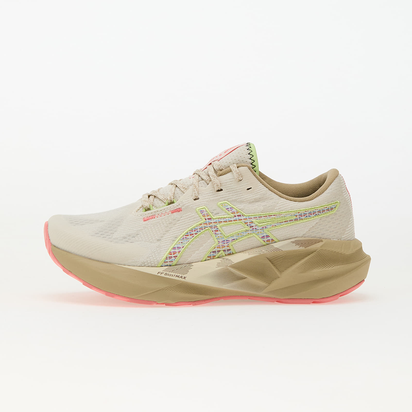 Levně Tenisky Asics Novablast 5 Tr Nature Bathing/ Guava