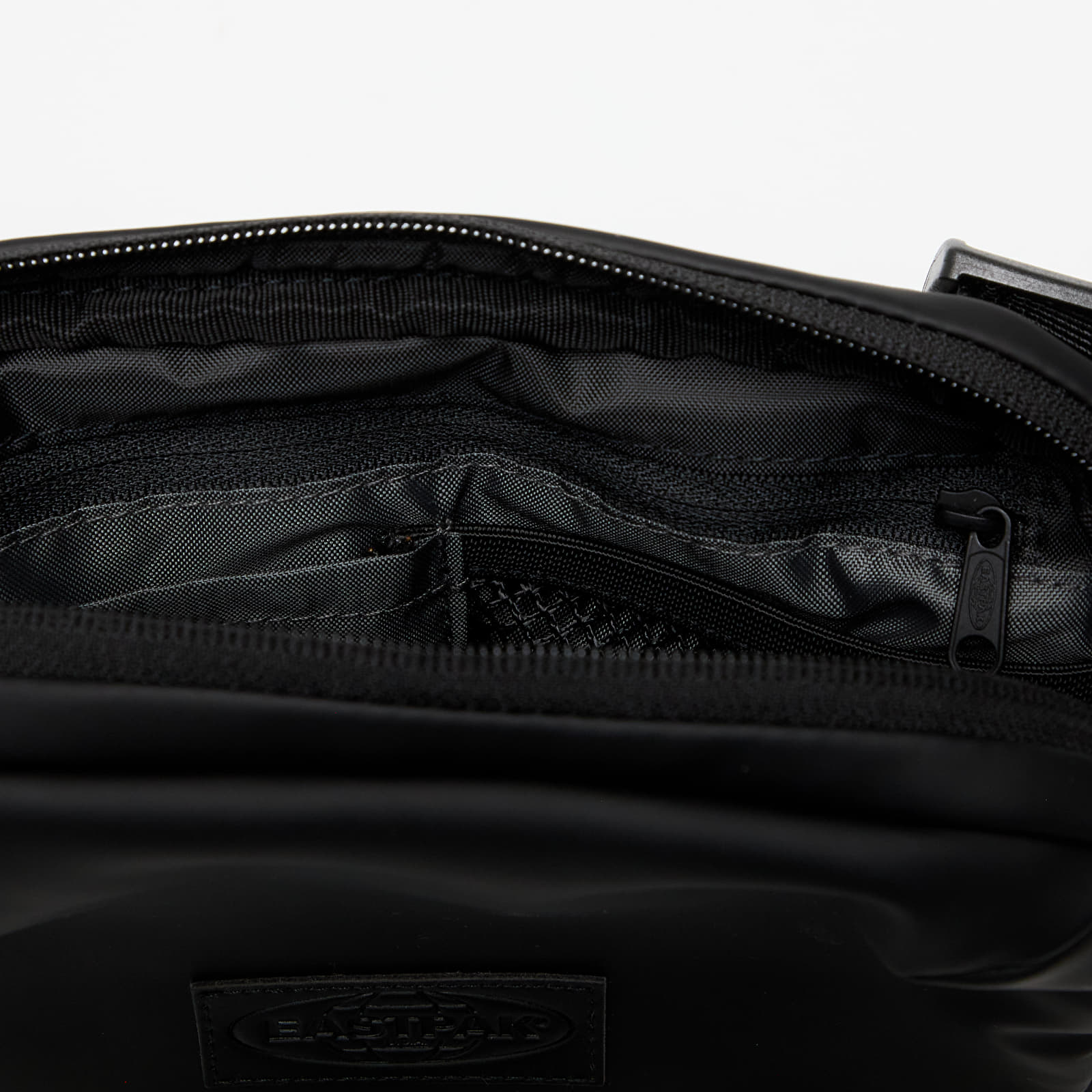 Tašky přes rameno EASTPAK Arjan Bag Matblack