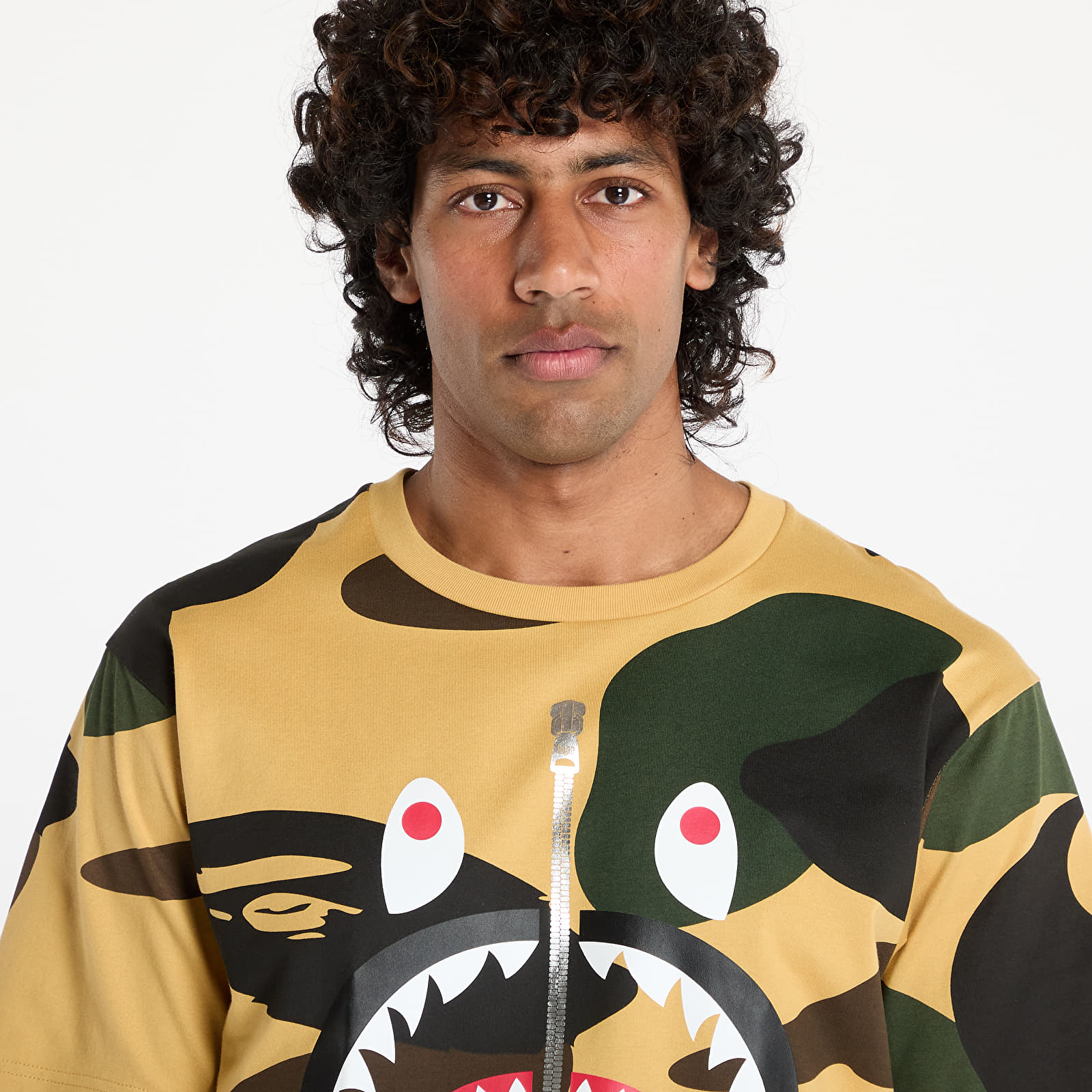 T-shirts A BATHING APE Giant 1St Camo Shark Tee UNISEX Yellow
