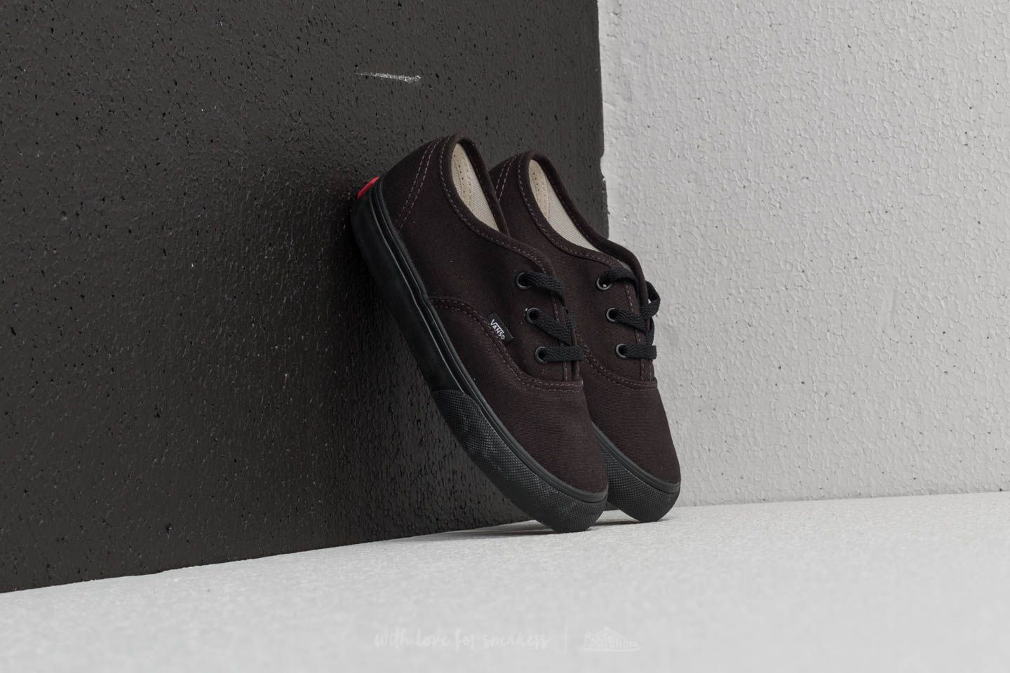 Детски маратонки и обувки Vans Toddler AUTHENTIC Black/Black