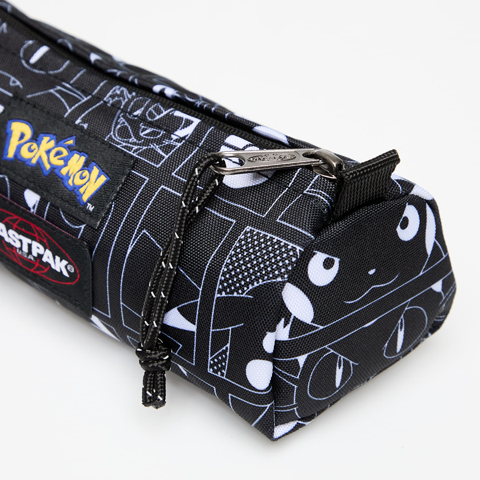 Pokrowce EASTPAK Benchmark Single Pokemon Case Black