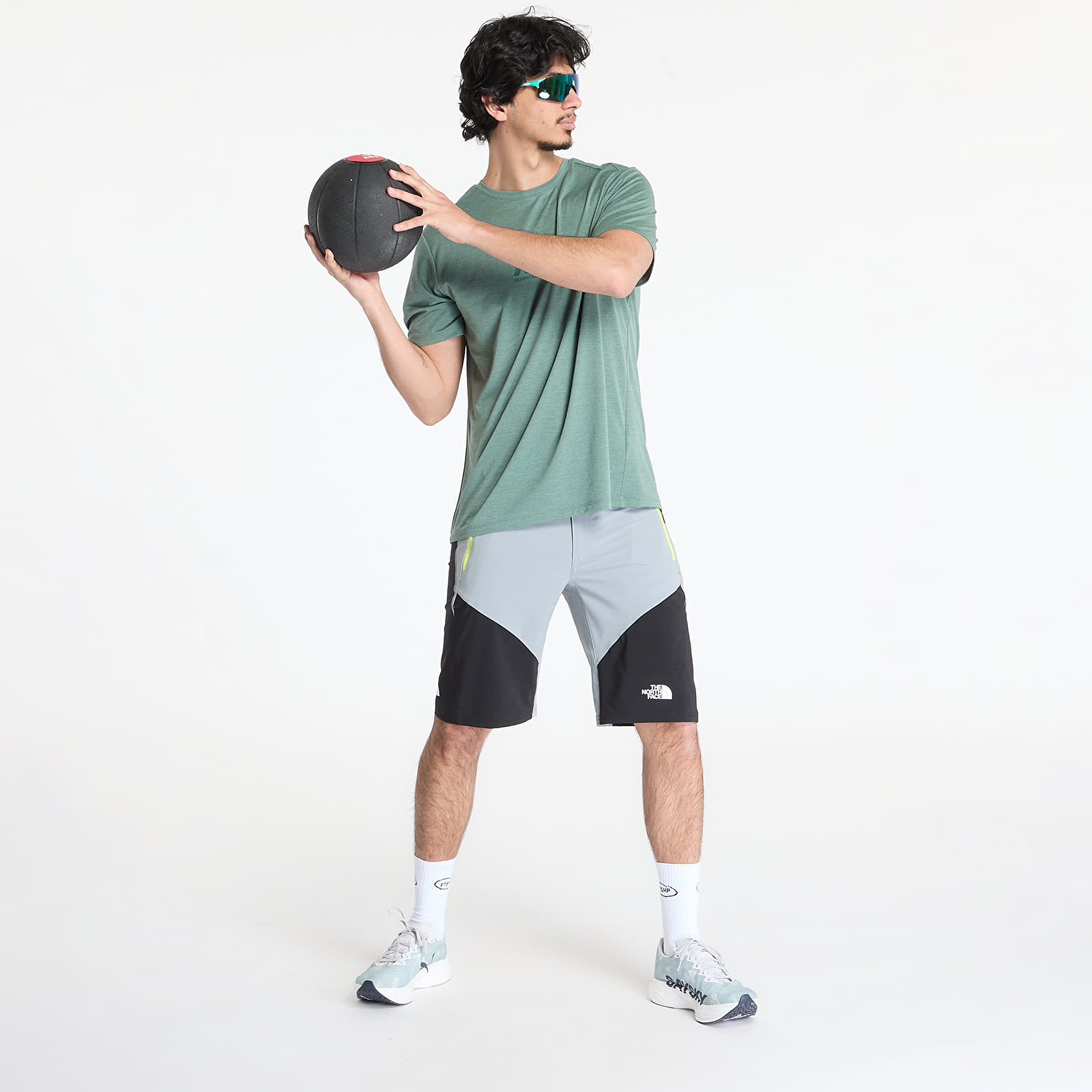 Männer T-Shirts The North Face 24/7 Shortsleeve Ma Graphic T-Shirt Duck Green Heather