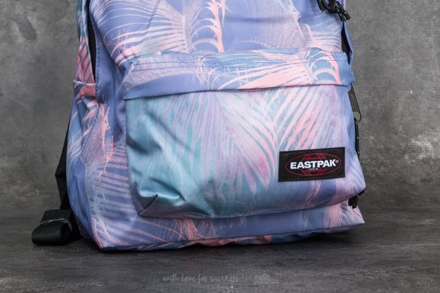 Eastpak brize on sale blush