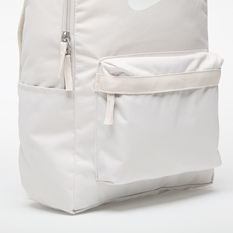 all white nike backpack Amazon.com: Nike, Unisex, Varsity Elite (32L), White/Black/Metallic Gold, One Size : Sports & Outdoors making it a reliable part of your athletic gear. Nike Hoops Elite Basketball Backpack,