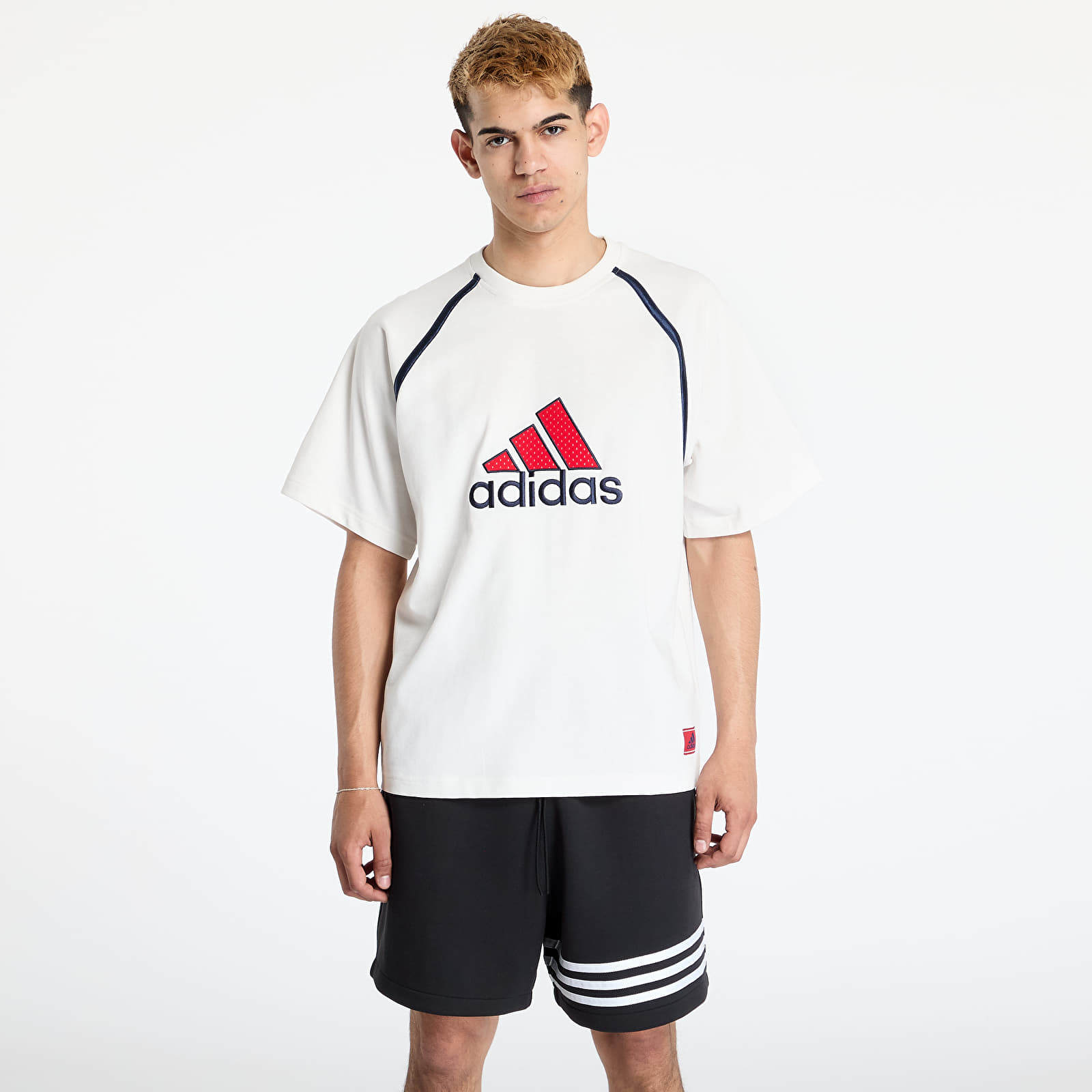 T-Shirts adidas Badge Tee Cloud White