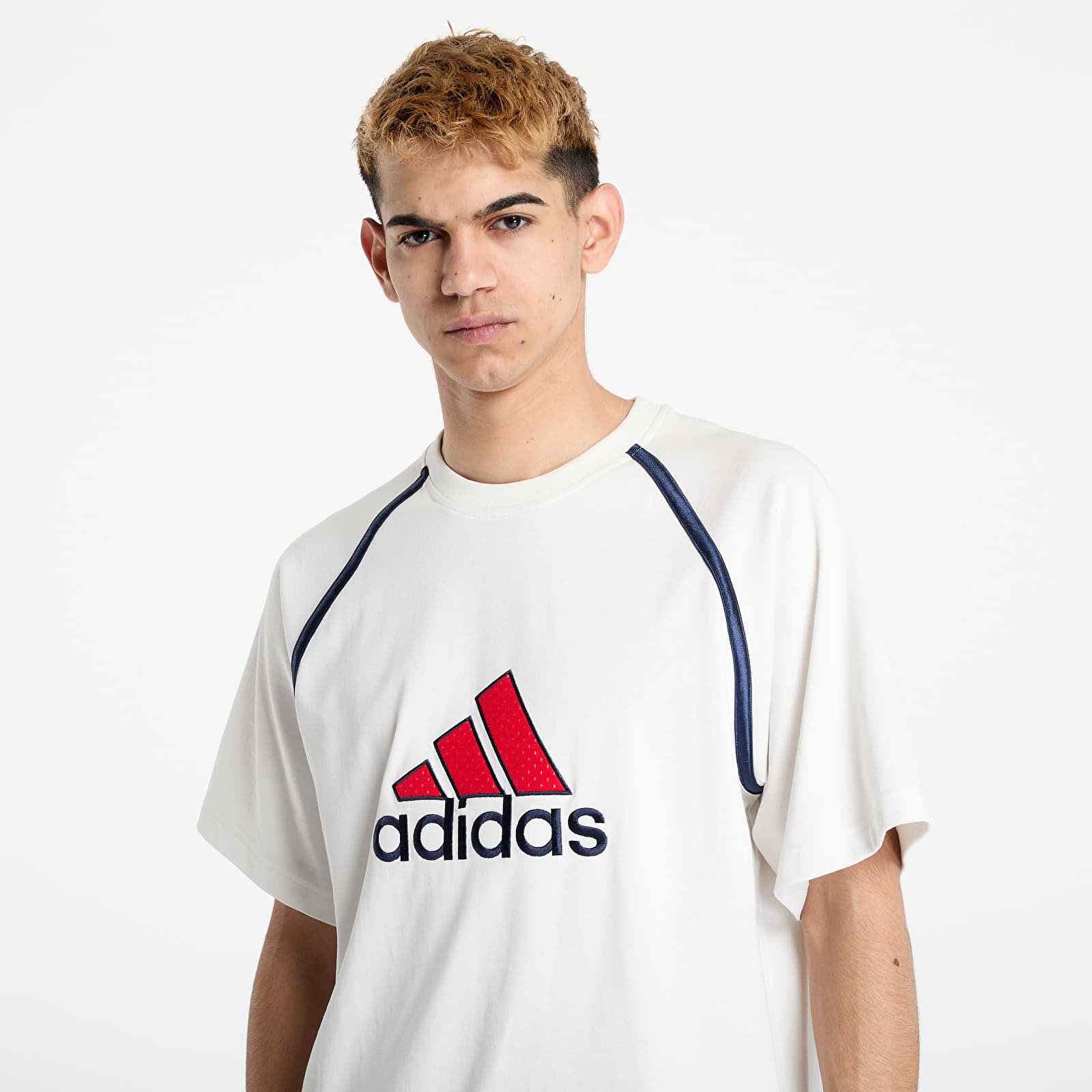 T-Shirts adidas Badge Tee Cloud White