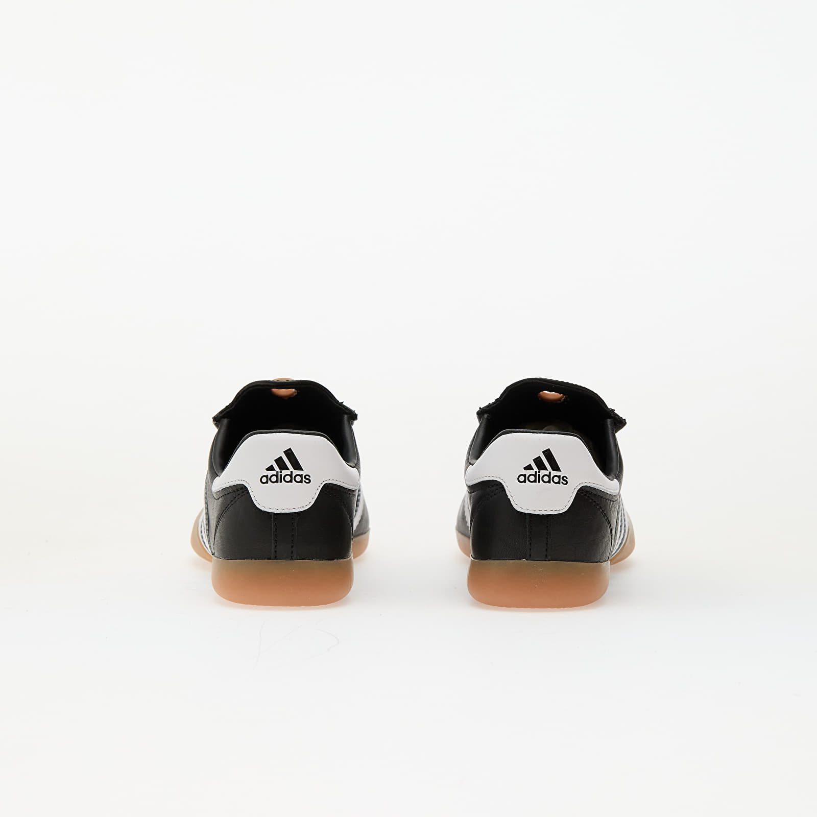 Skor för kvinnor adidas Taekwondo Me Core Black/ Ftw White/ Gum2