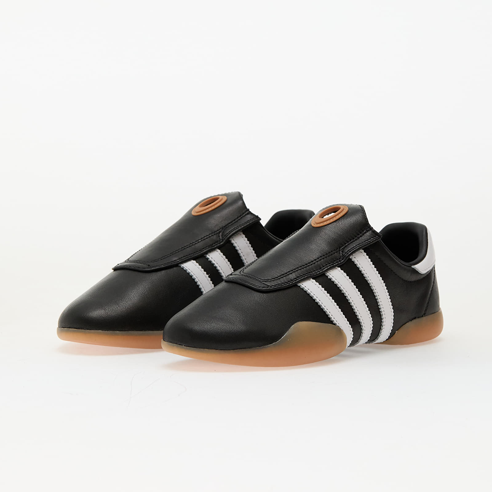 Skor för kvinnor adidas Taekwondo Me Core Black/ Ftw White/ Gum2