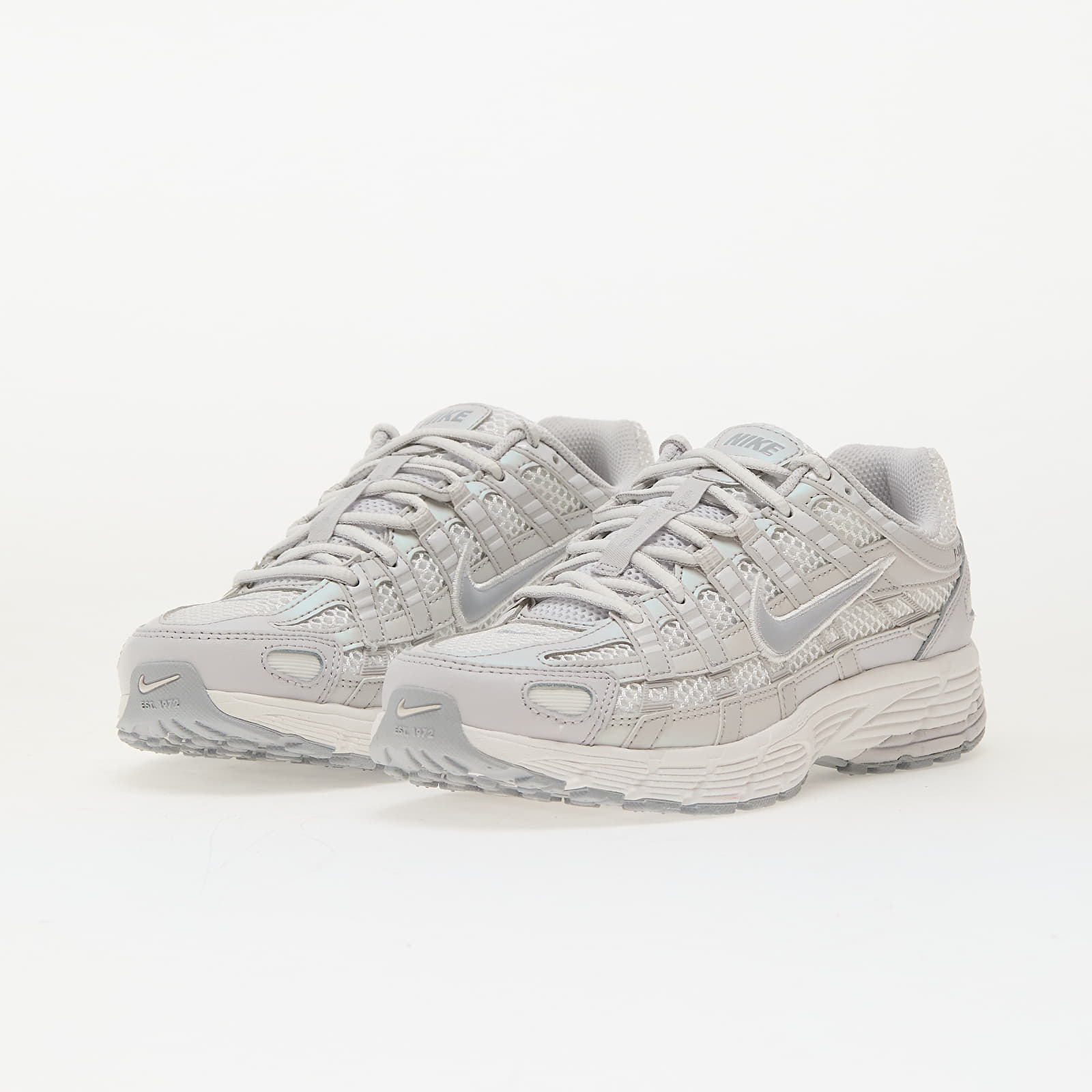 Dámské tenisky a boty Nike W P-6000 Se Summit White/ Wolf Grey-Vast Grey
