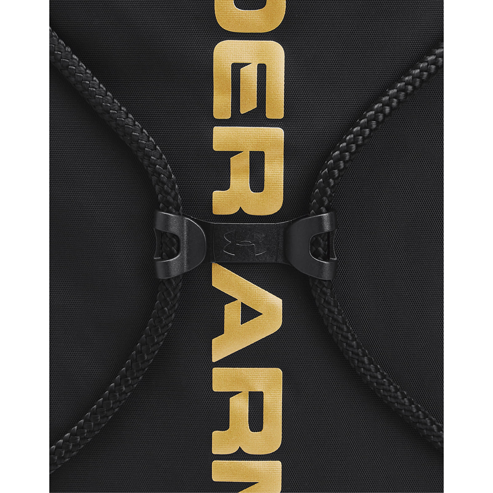 Herren Rucksäcke Under Armour Ozsee Sackpack Black/ Metallic Gold
