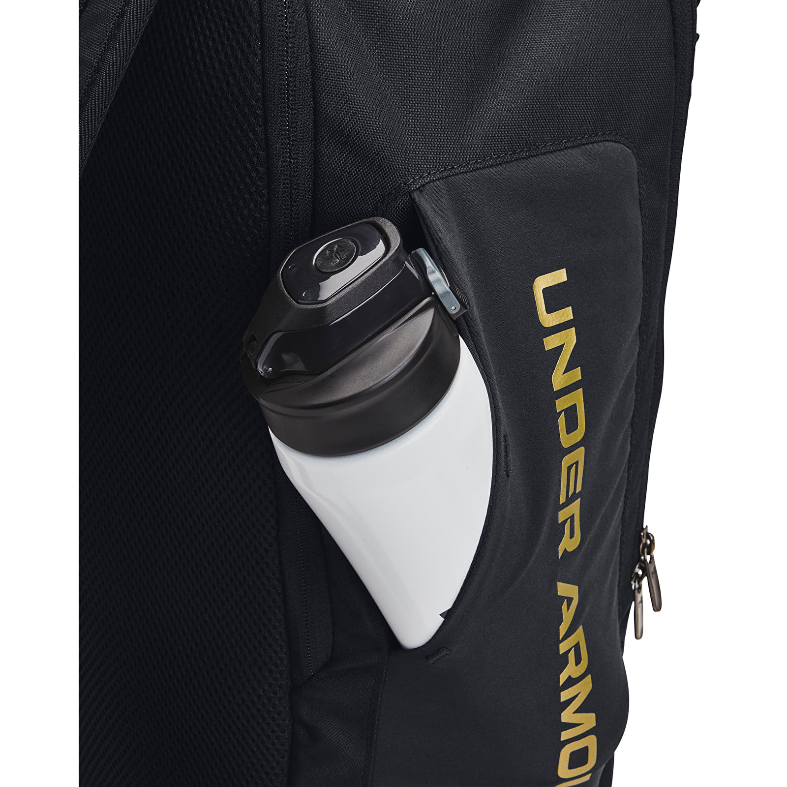 Ryggsäckar för män Under Armour Contain Backpack Black/ Black/ Metallic Gold