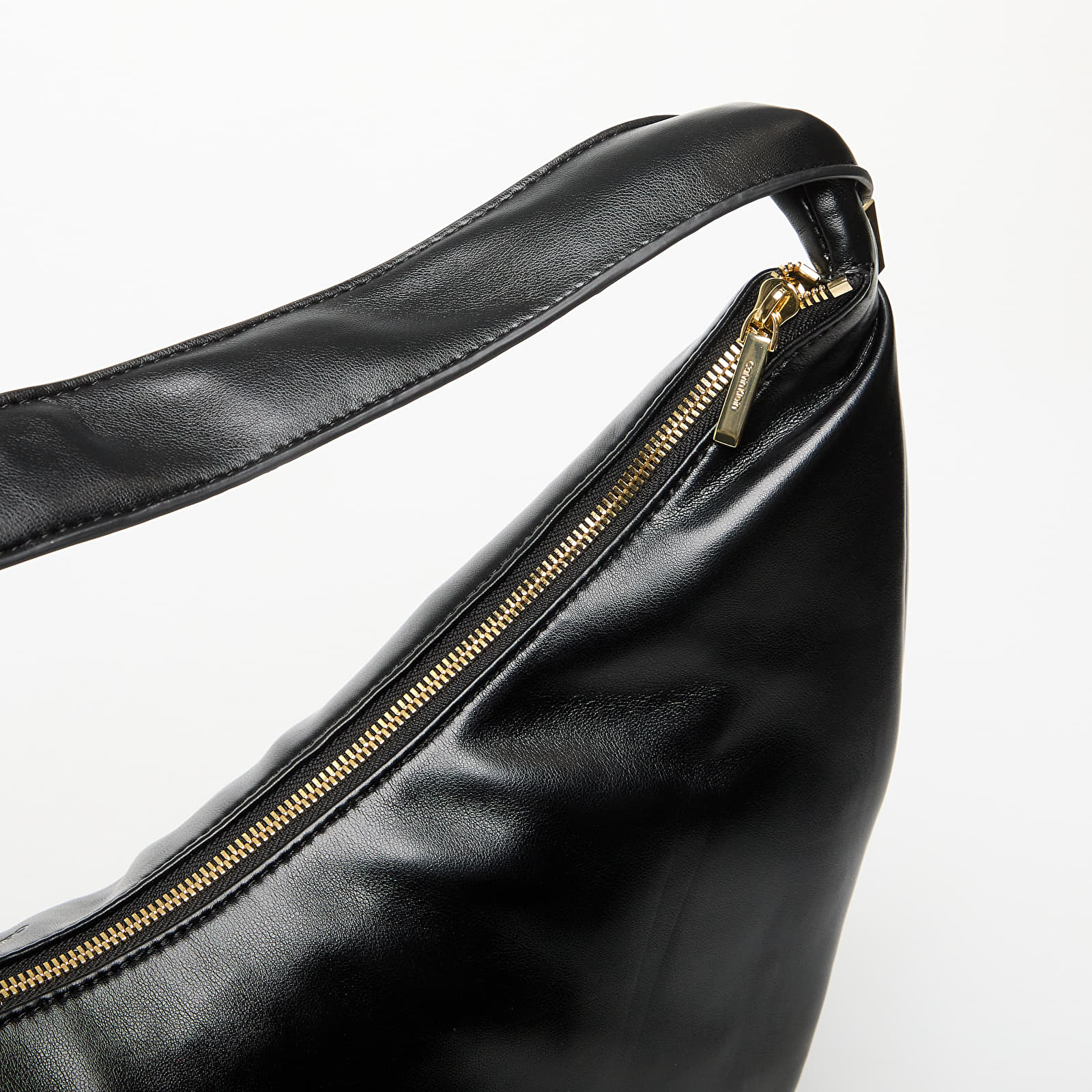 Crossbody bags Calvin Klein Pinched Soft Crescen Black