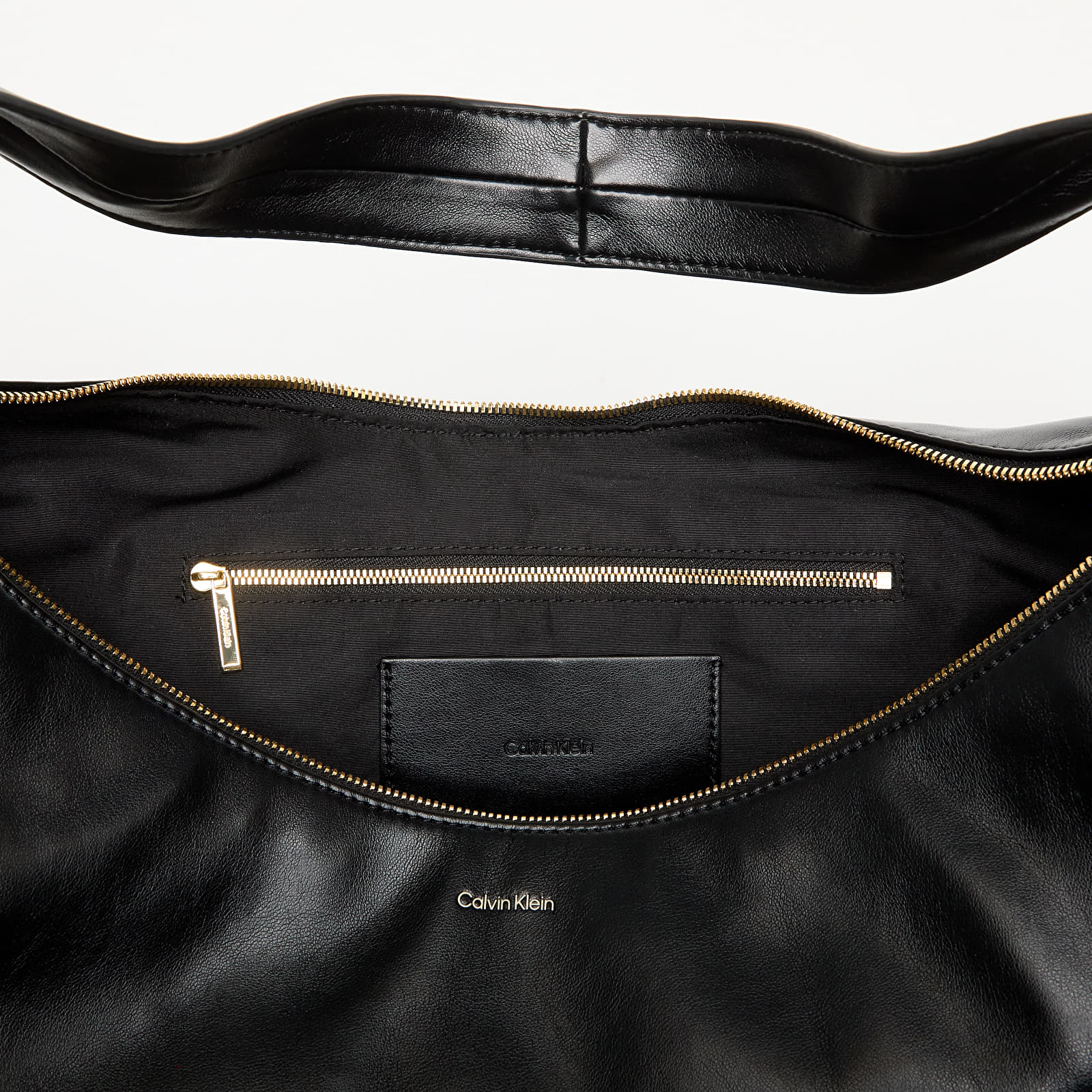 Crossbody bags Calvin Klein Pinched Soft Crescen Black