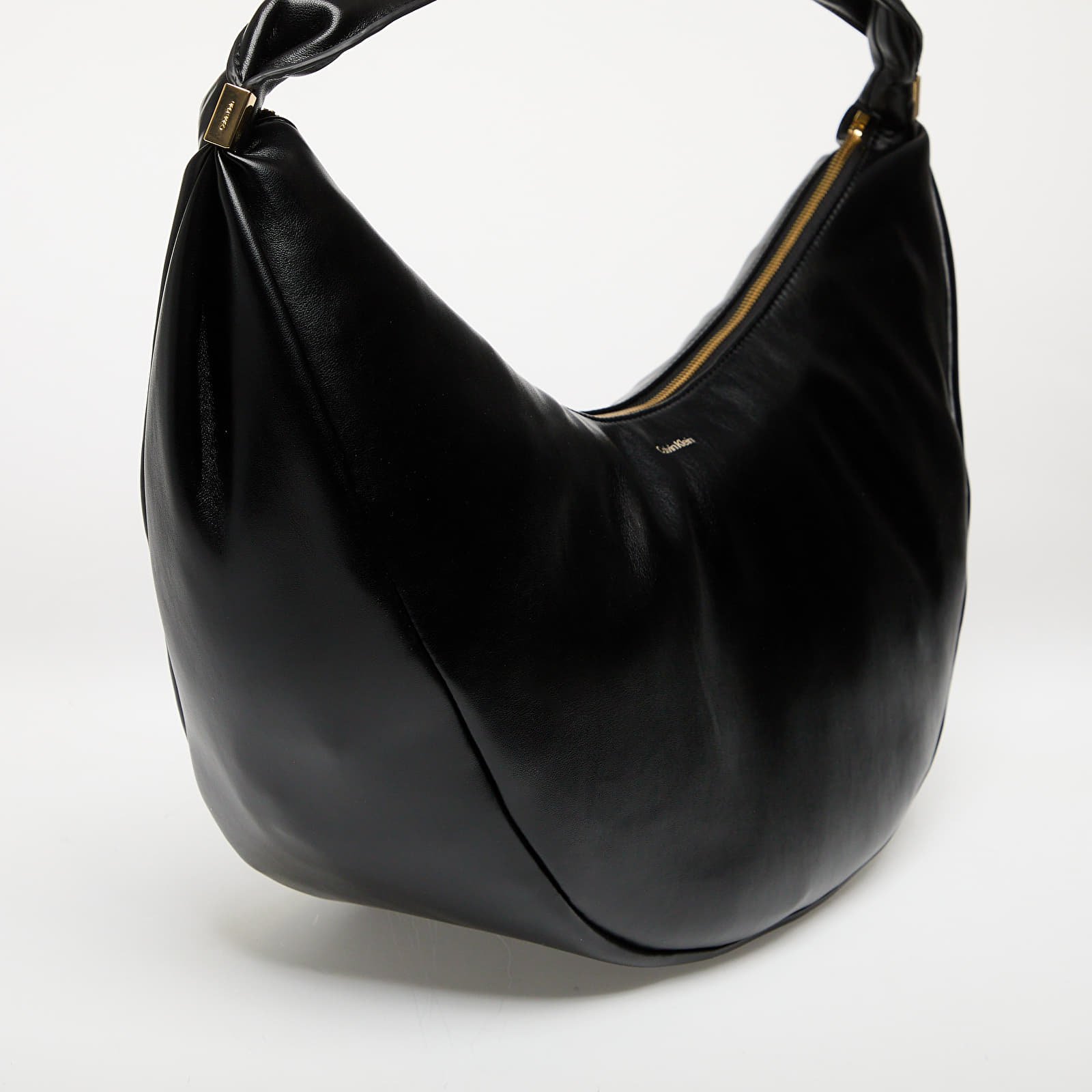 Crossbody bags Calvin Klein Pinched Soft Crescen Black