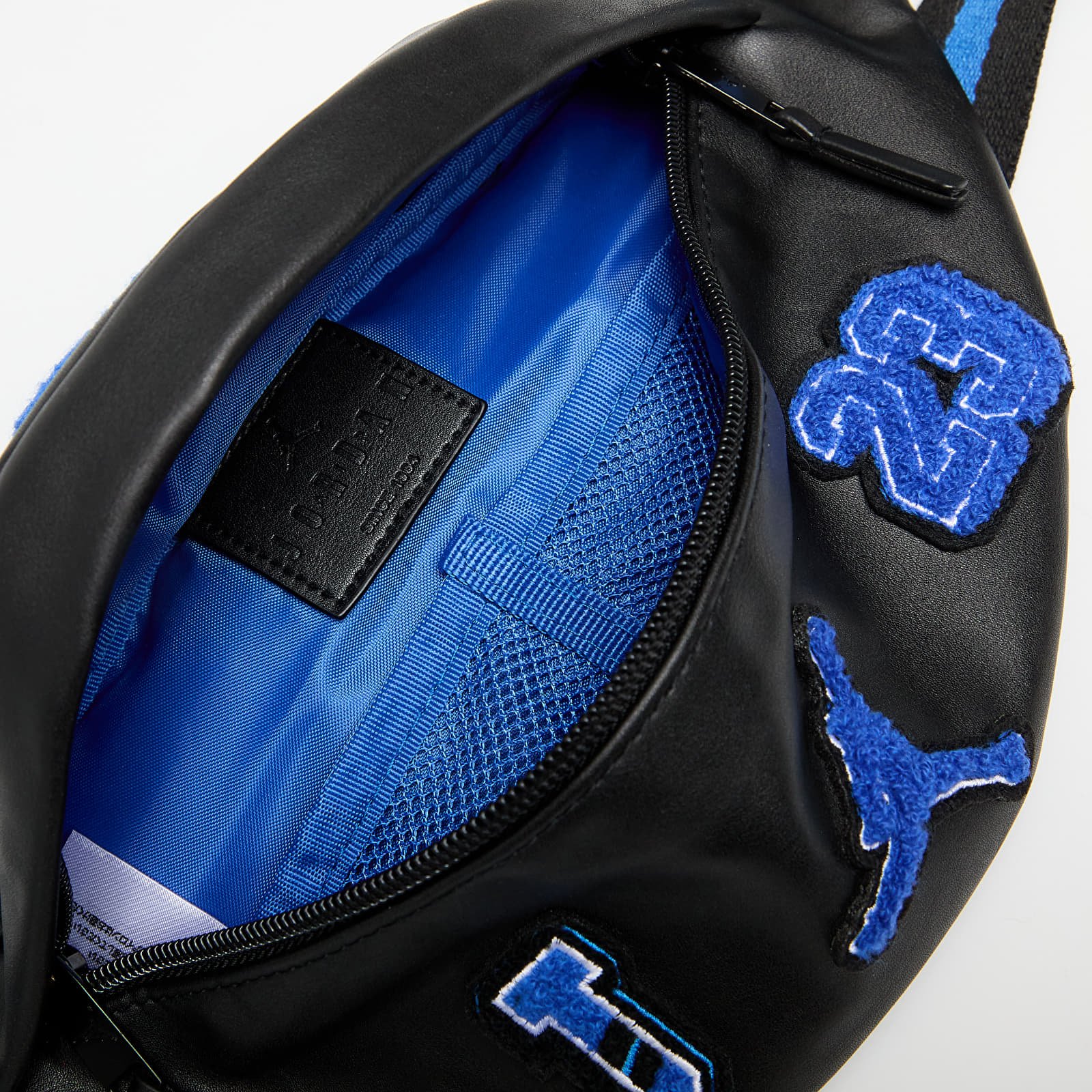 Hippe vesker Jordan Jam Borough Varsity Crossbody Black/ Game Royal
