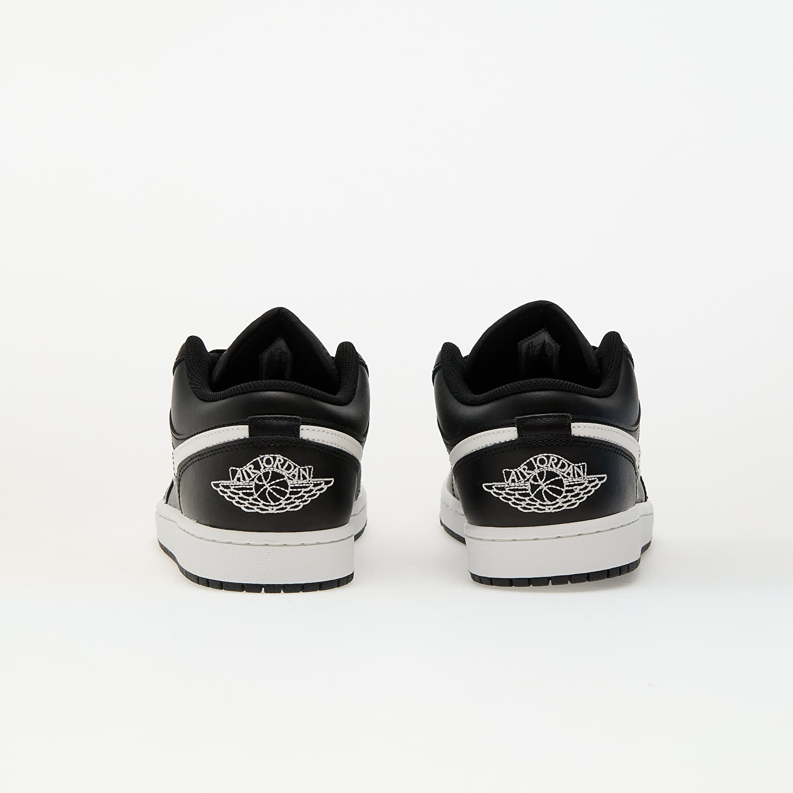 Meeste kingad Air Jordan 1 Low Black/ Summit White