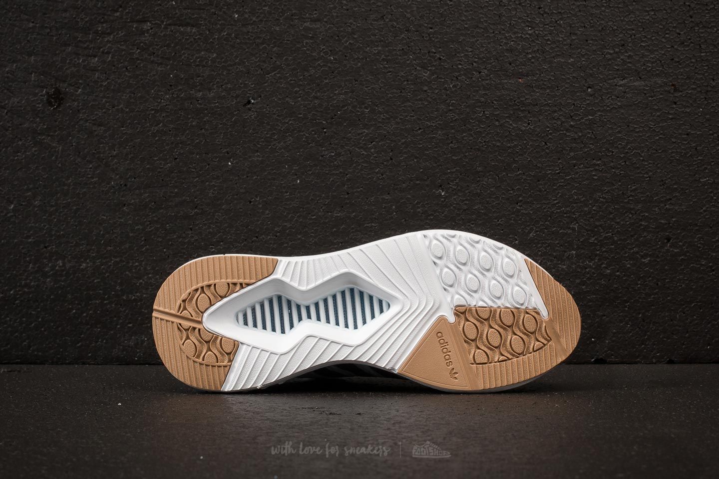 Vyriška avalynė adidas Climacool 02/17 Ftw White/ Carbon/ Gum 416