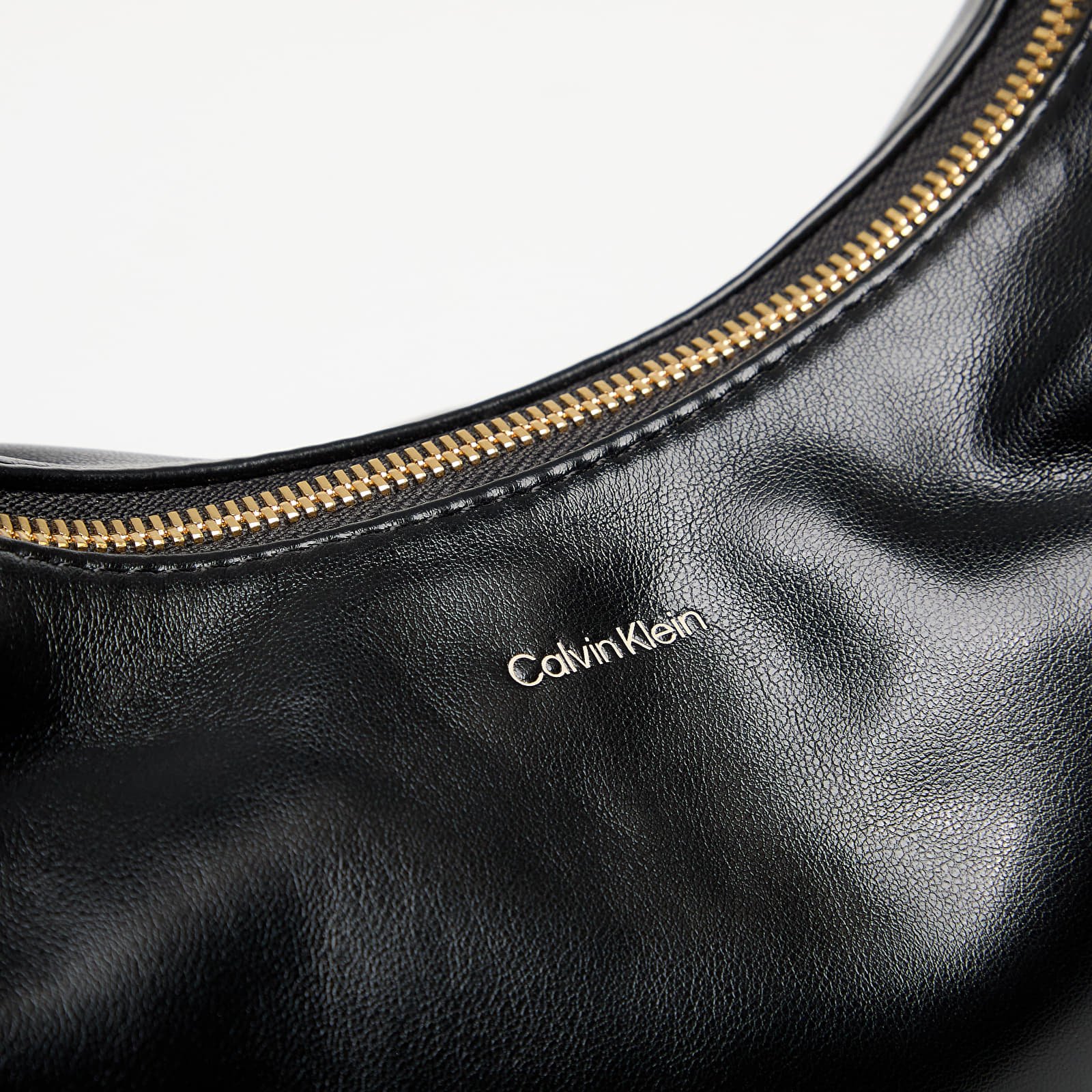 Bolsas de mão Calvin Klein Pinched Soft Crescen Black