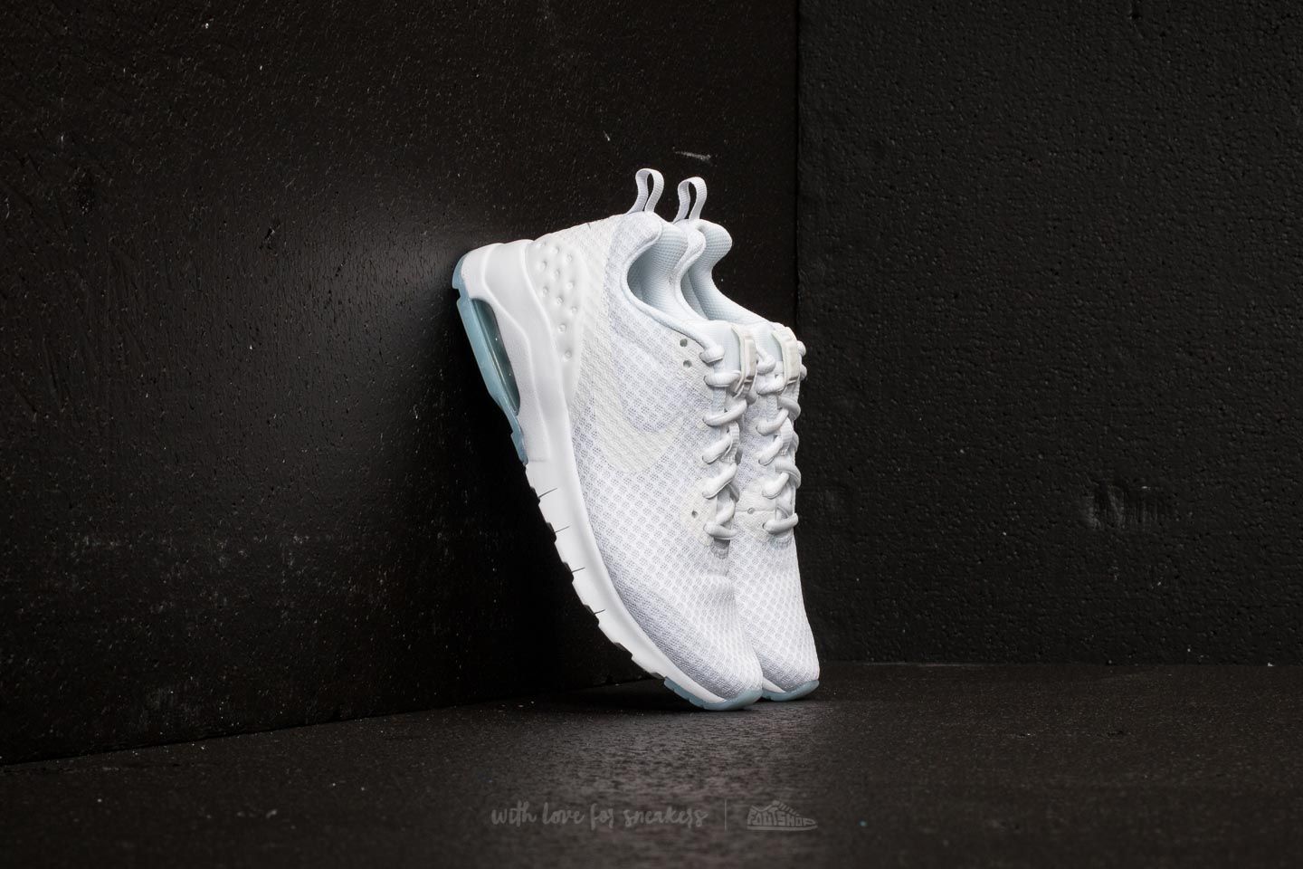 Női cipők Nike Wmns Air Max Motion LW White/ Black
