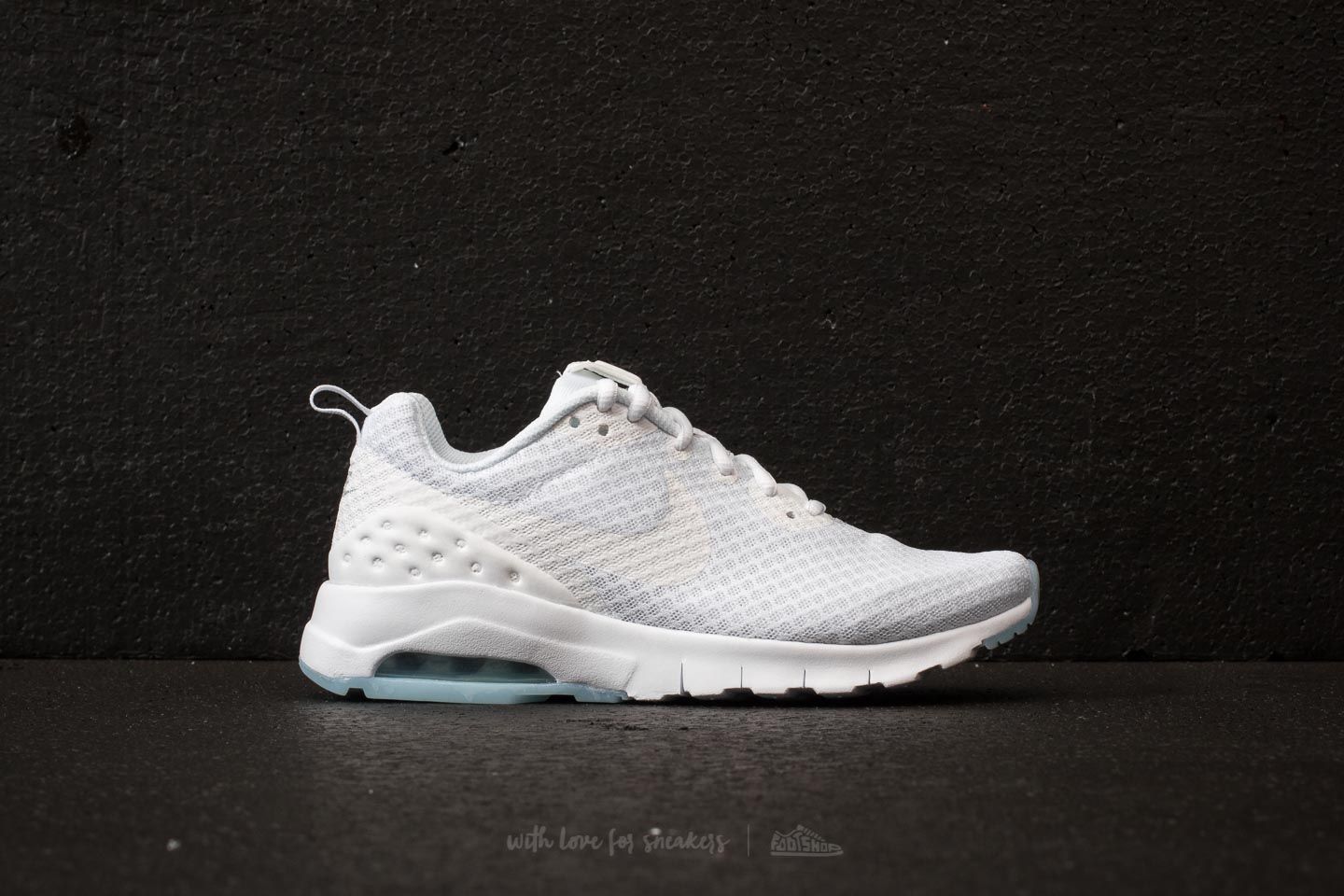 Női cipők Nike Wmns Air Max Motion LW White/ Black